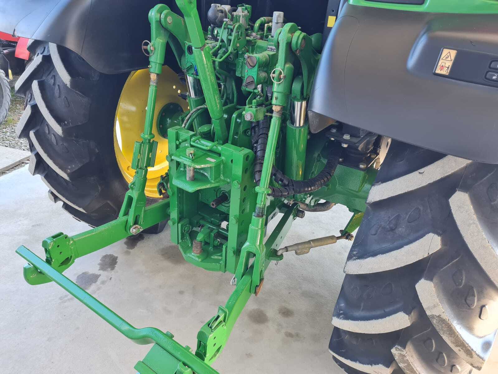 JOHN DEERE 6105R