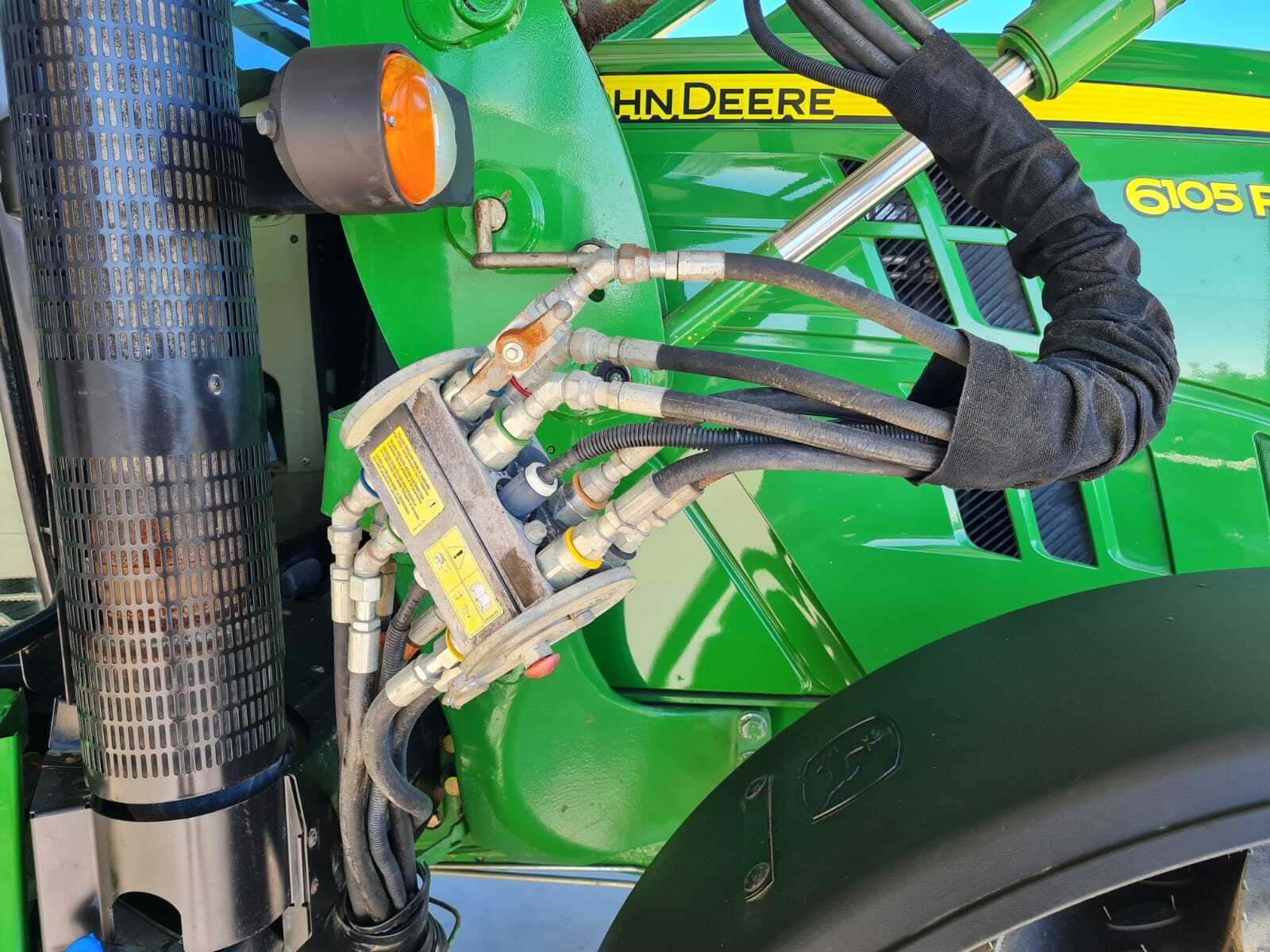 JOHN DEERE 6105R