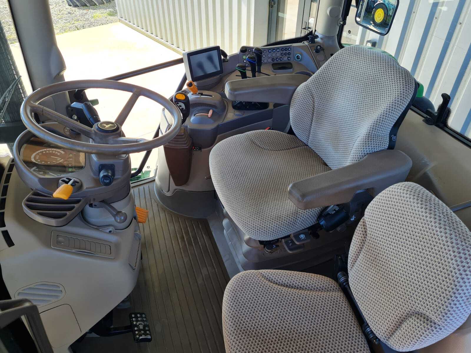 JOHN DEERE 6105R