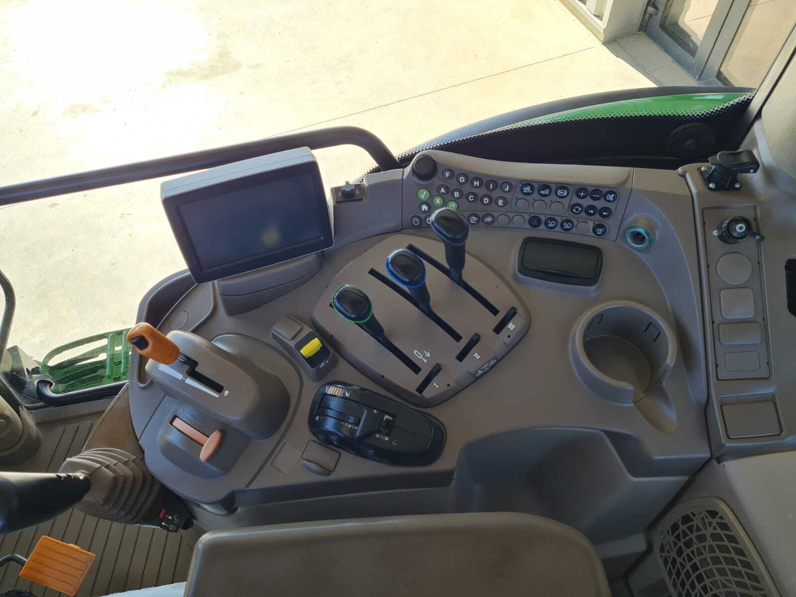 JOHN DEERE 6105R