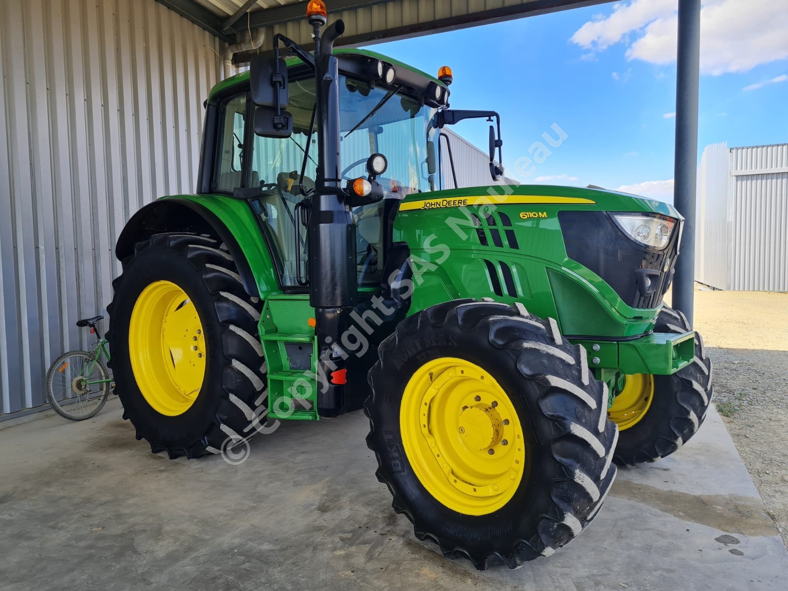 JOHN DEERE 6110M POWER QUAD