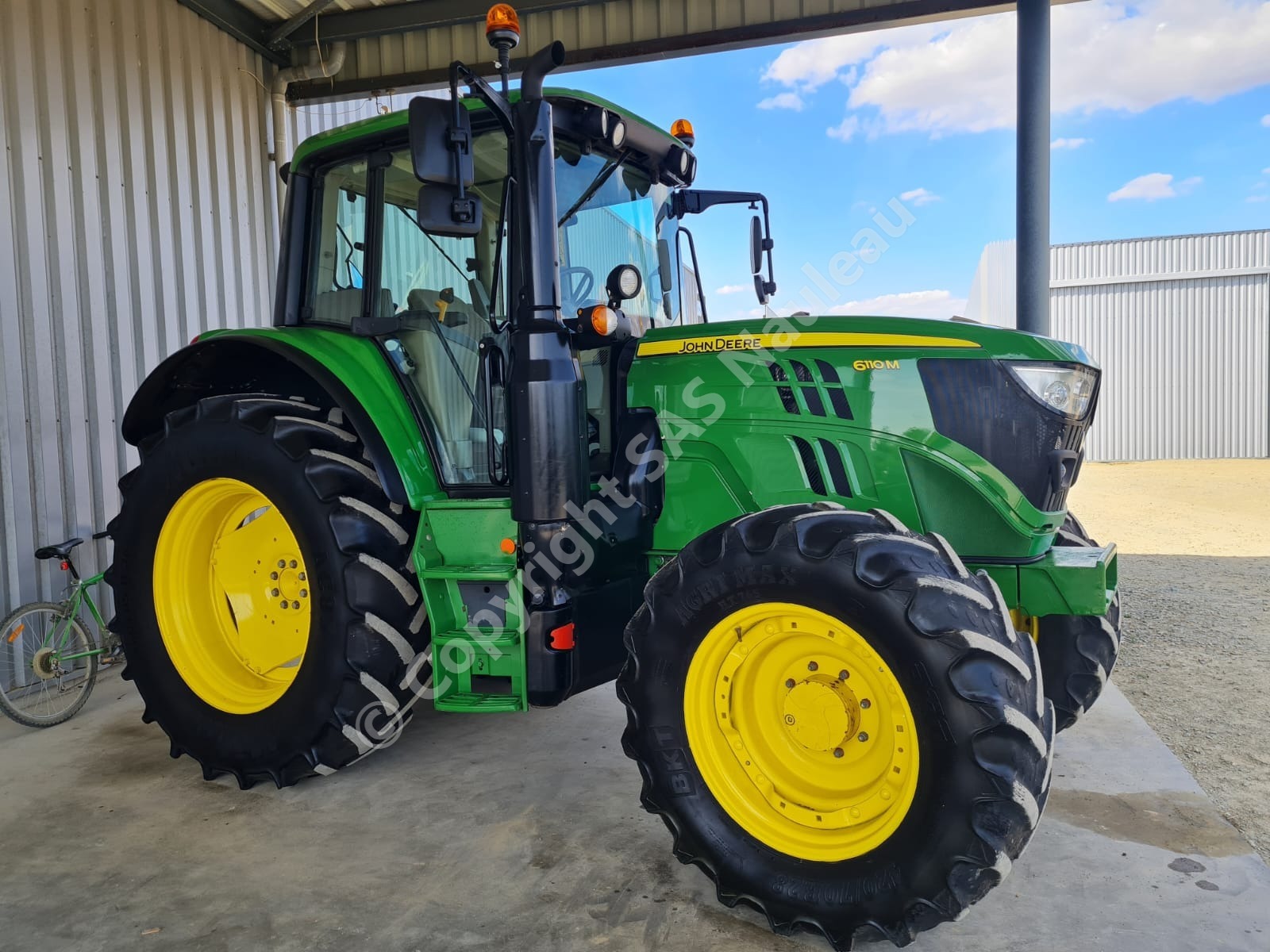 JOHN DEERE 6110M POWER QUAD