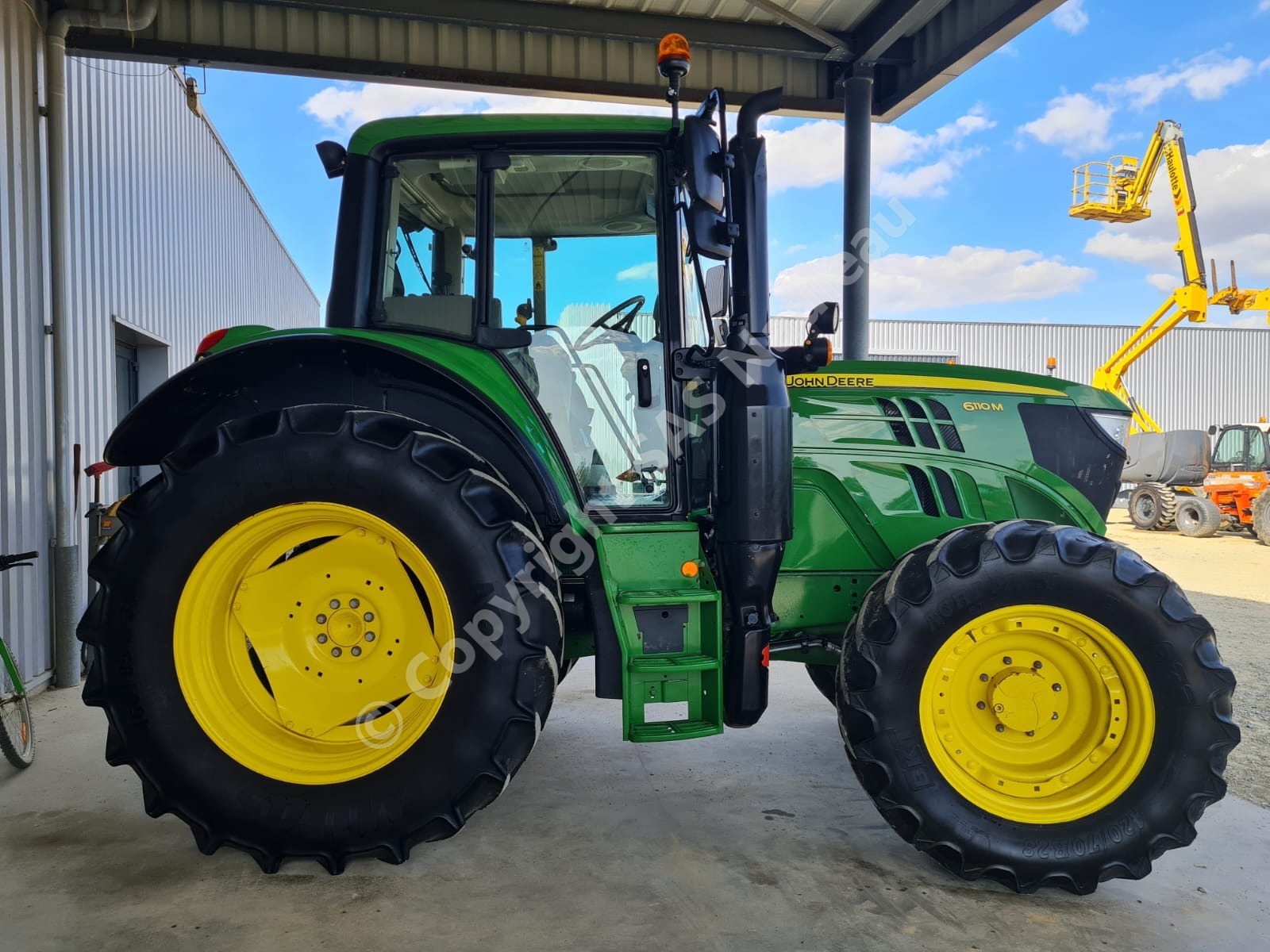 JOHN DEERE 6110M POWER QUAD