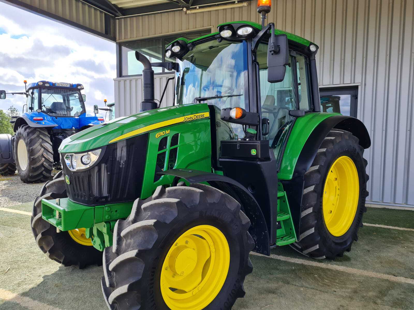 JOHN DEERE 6110M