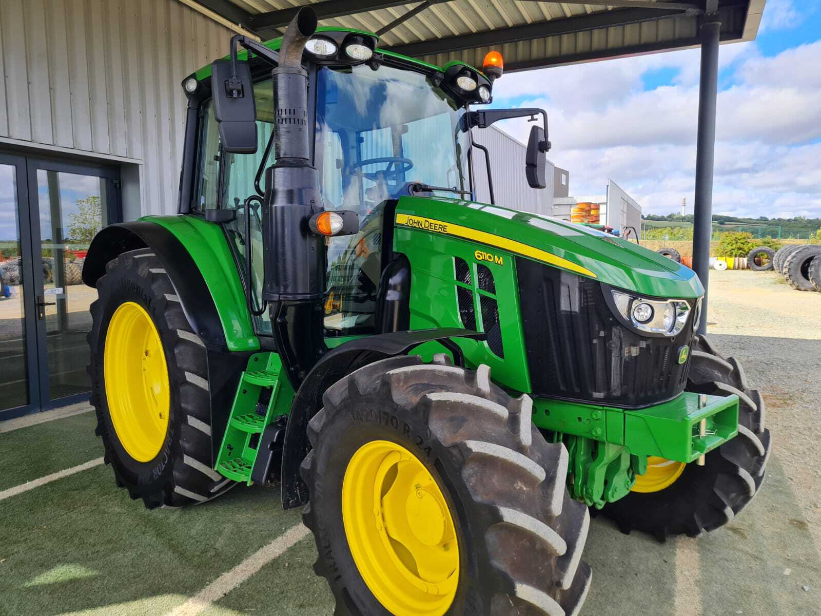 JOHN DEERE 6110M