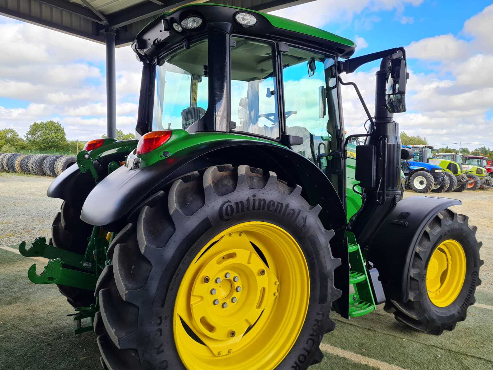 JOHN DEERE 6110M