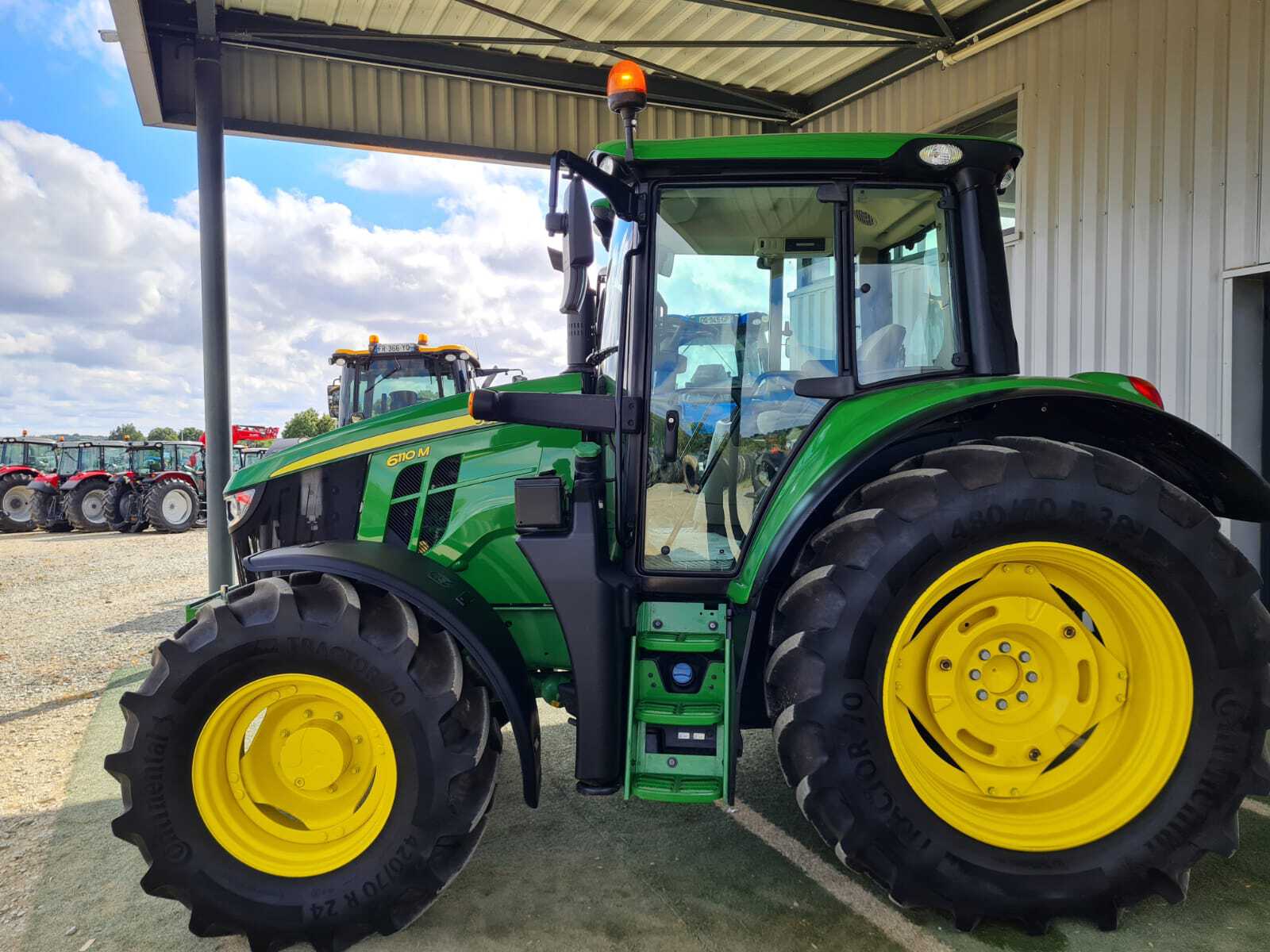 JOHN DEERE 6110M