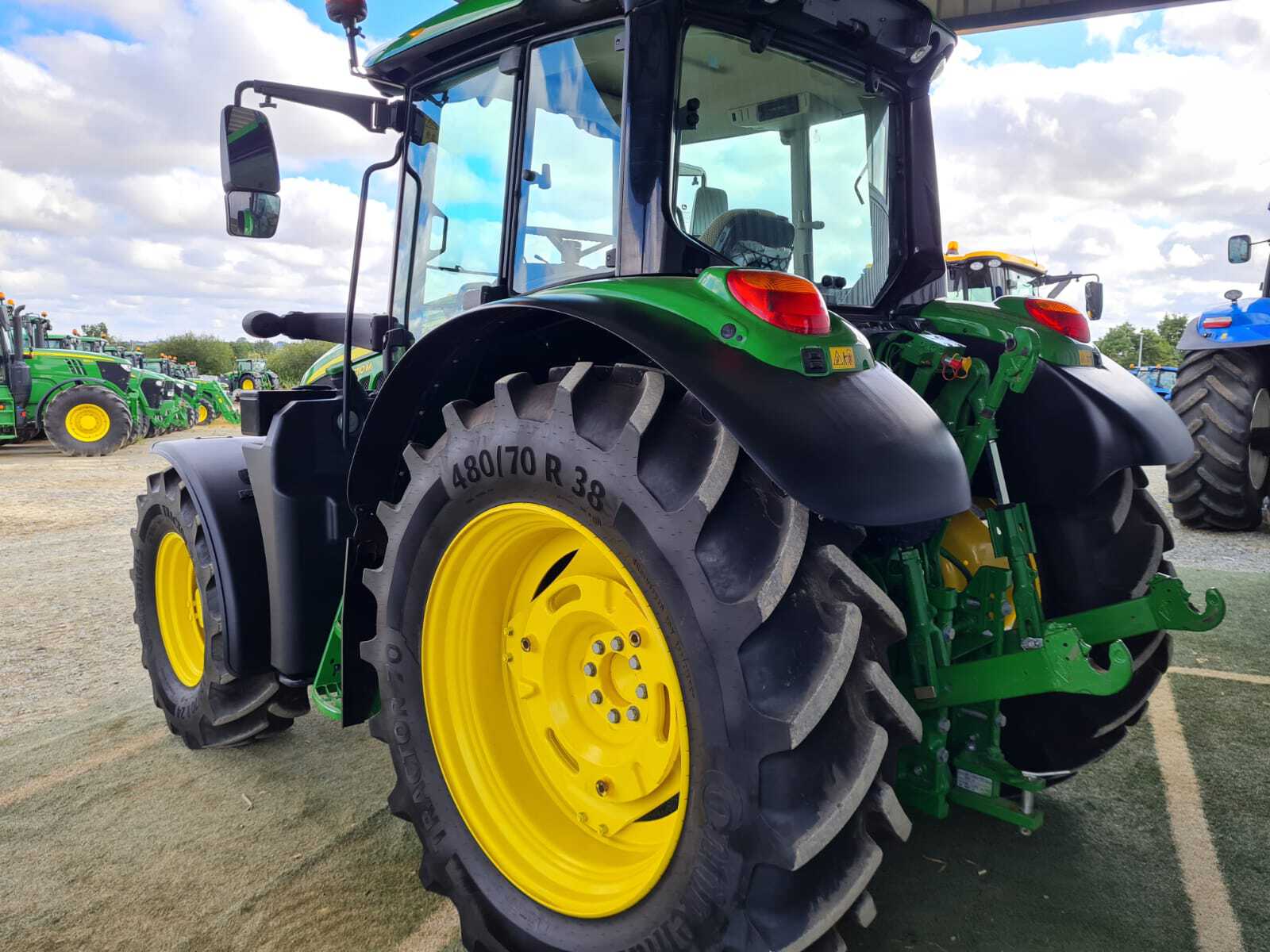 JOHN DEERE 6110M