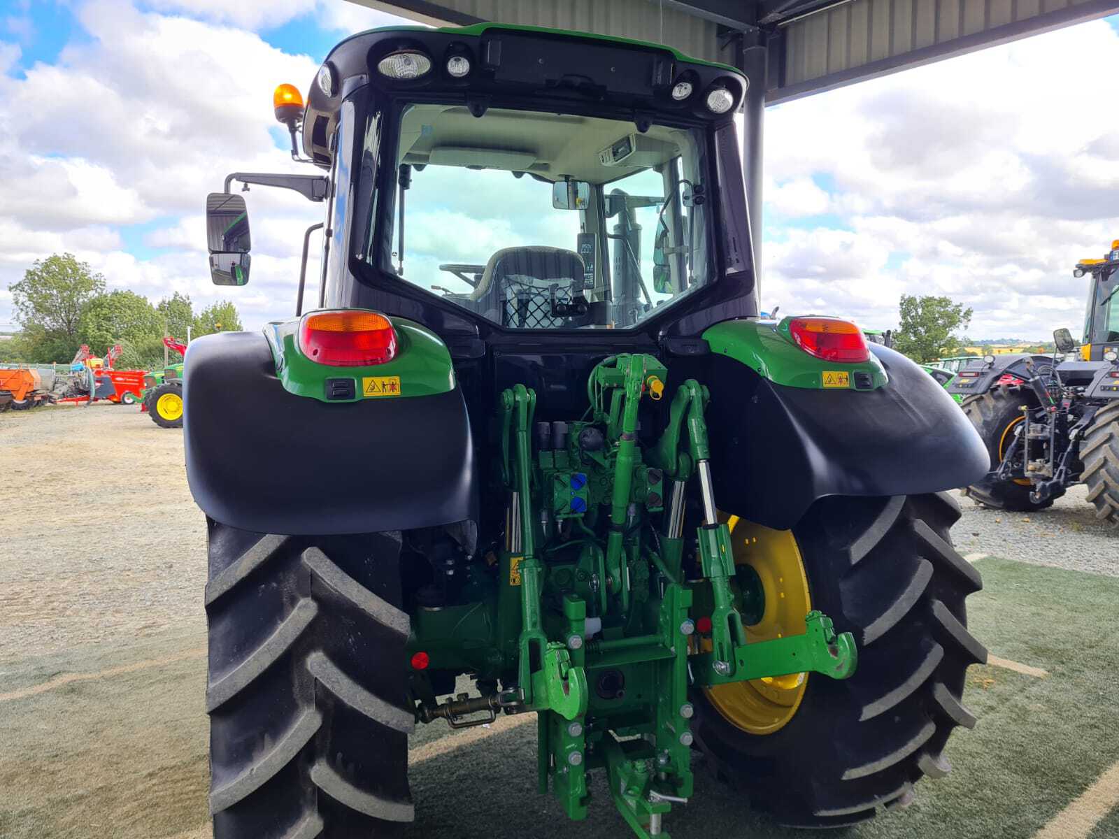 JOHN DEERE 6110M