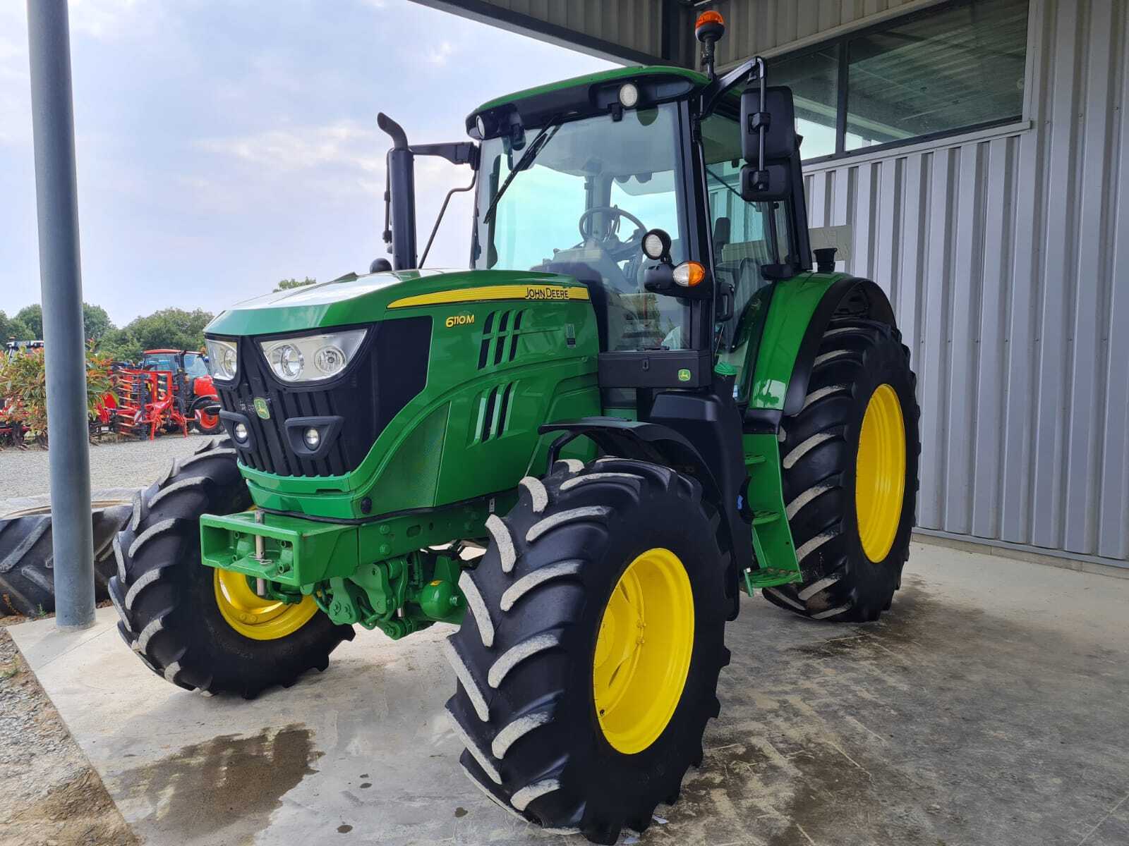 JOHN DEERE 6110M