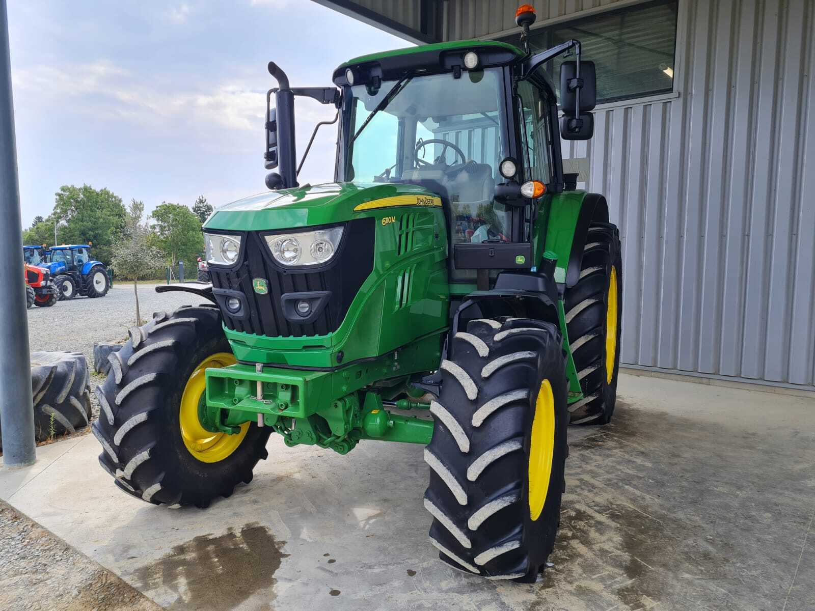 JOHN DEERE 6110M