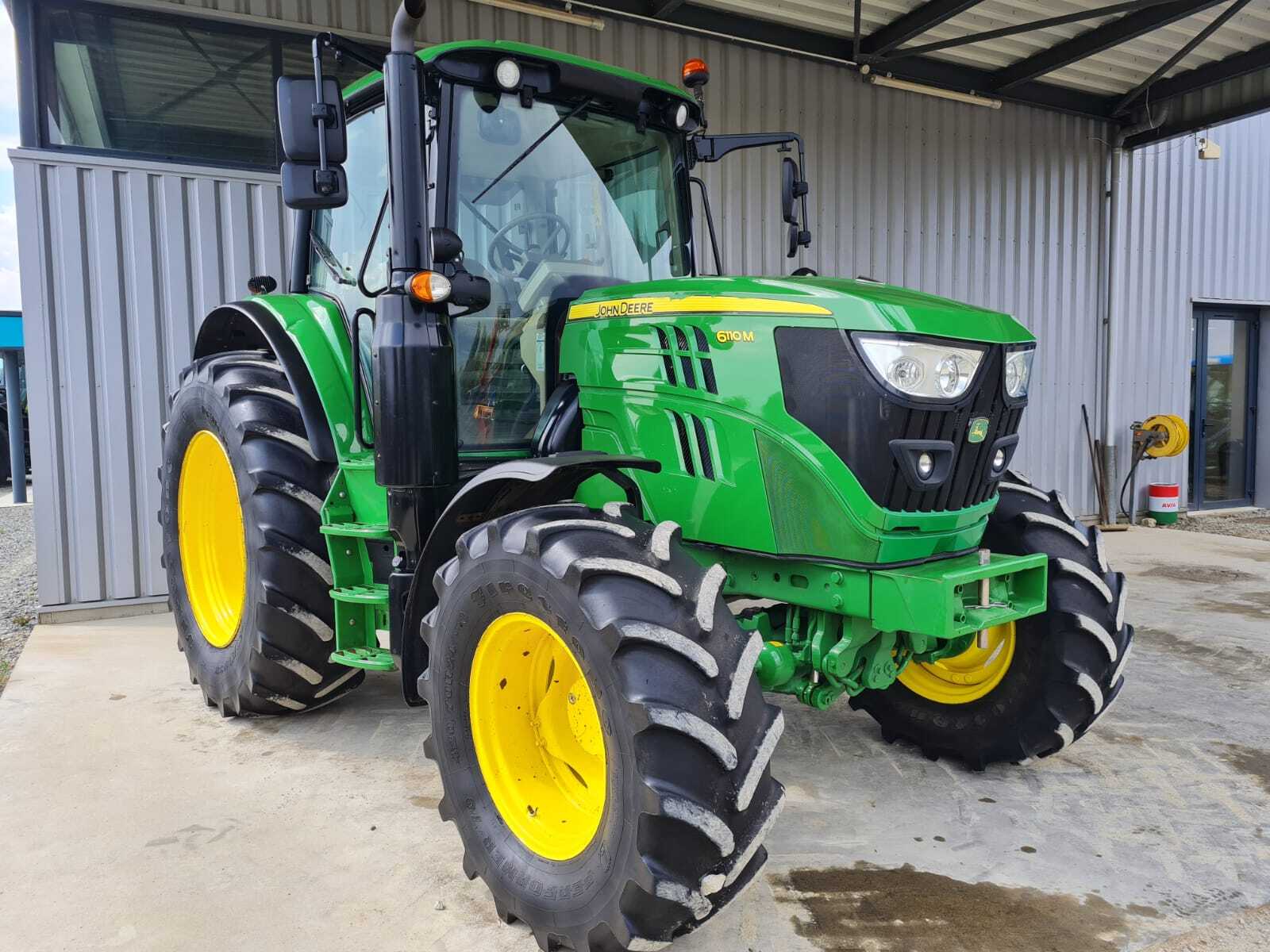 JOHN DEERE 6110M