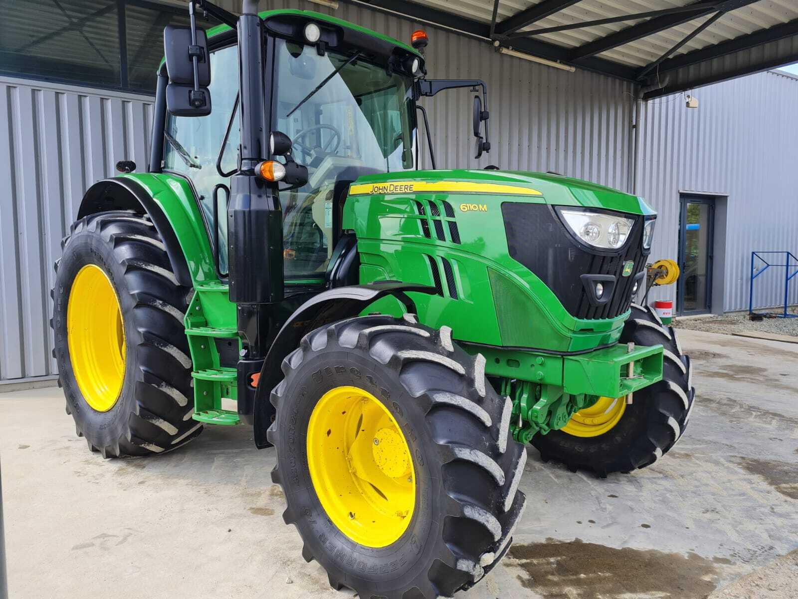 JOHN DEERE 6110M