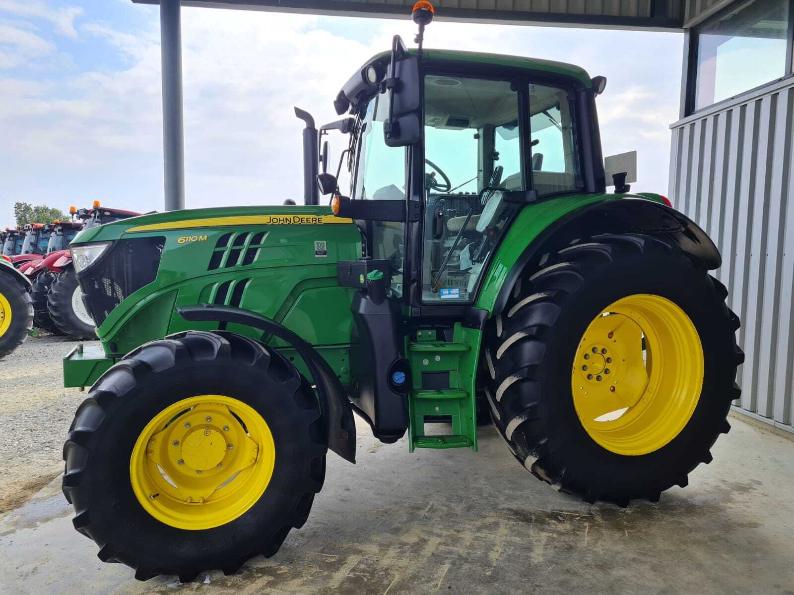 JOHN DEERE 6110M
