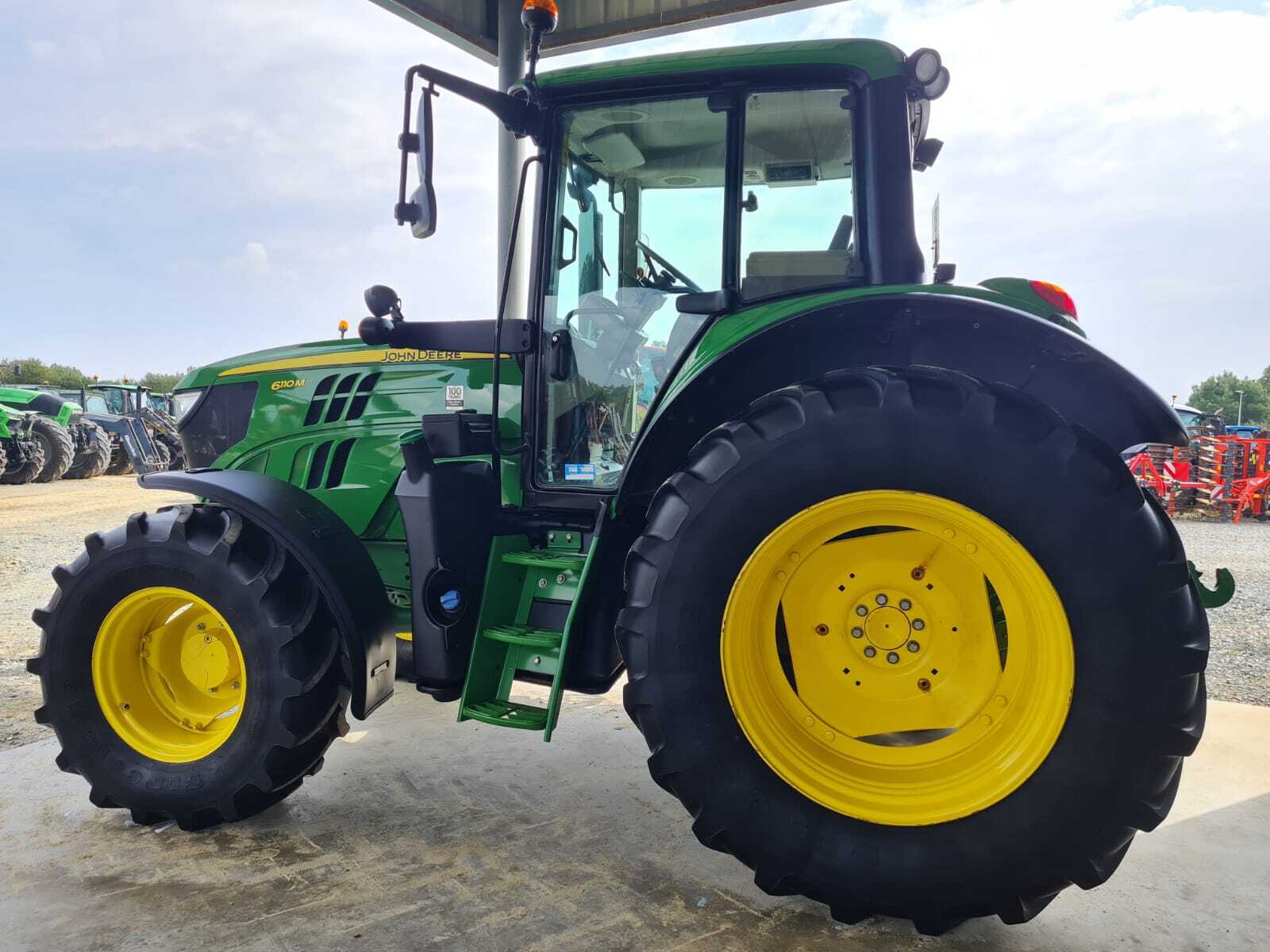 JOHN DEERE 6110M