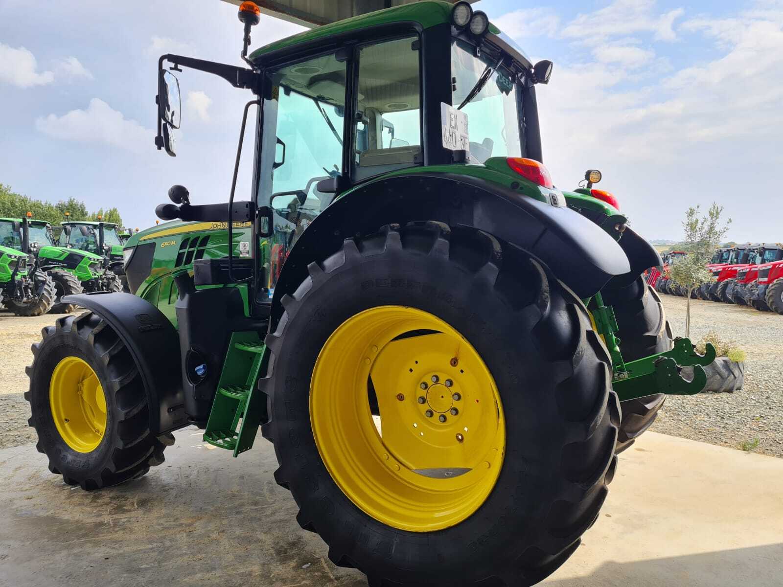 JOHN DEERE 6110M