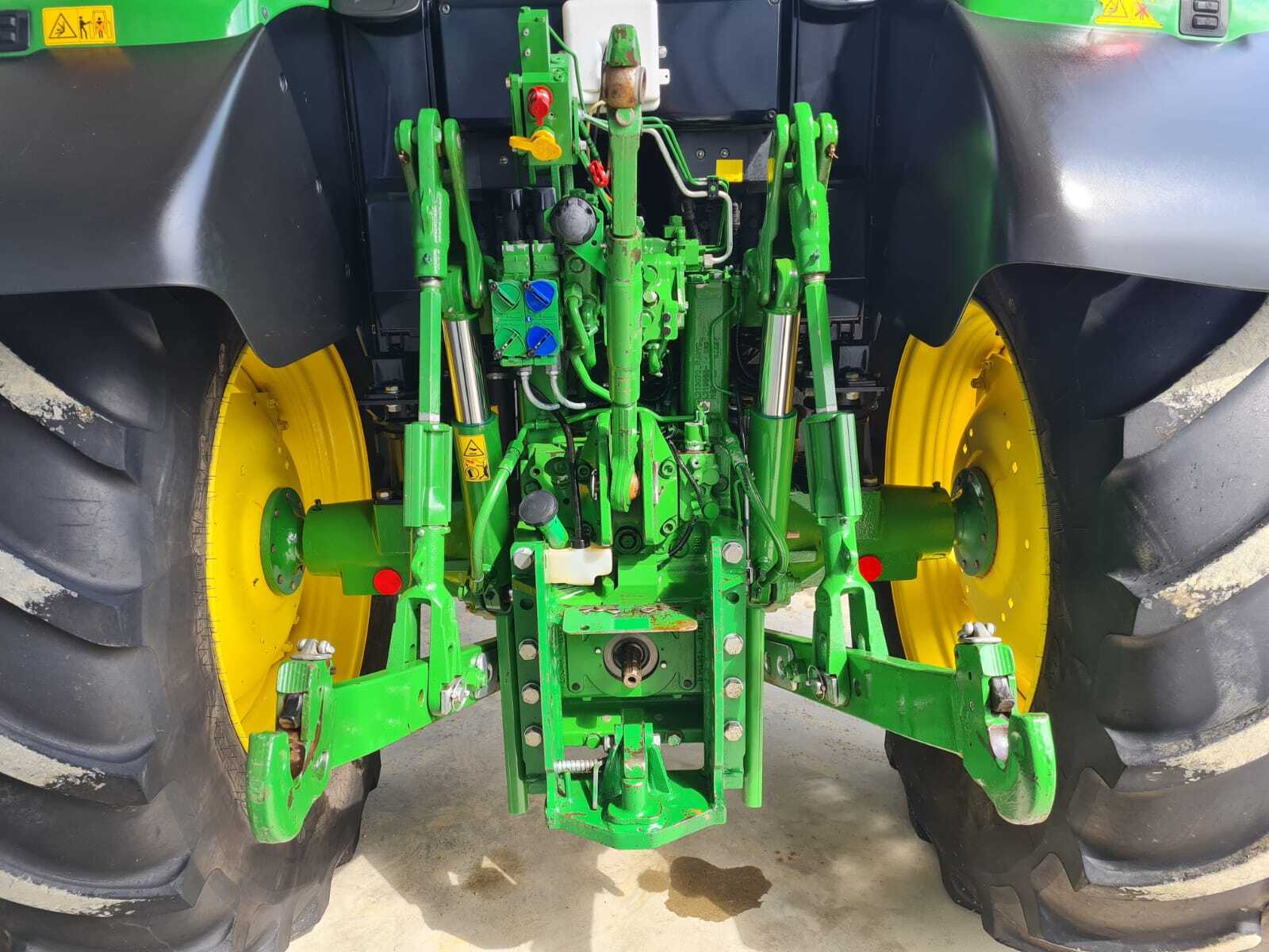 JOHN DEERE 6110M