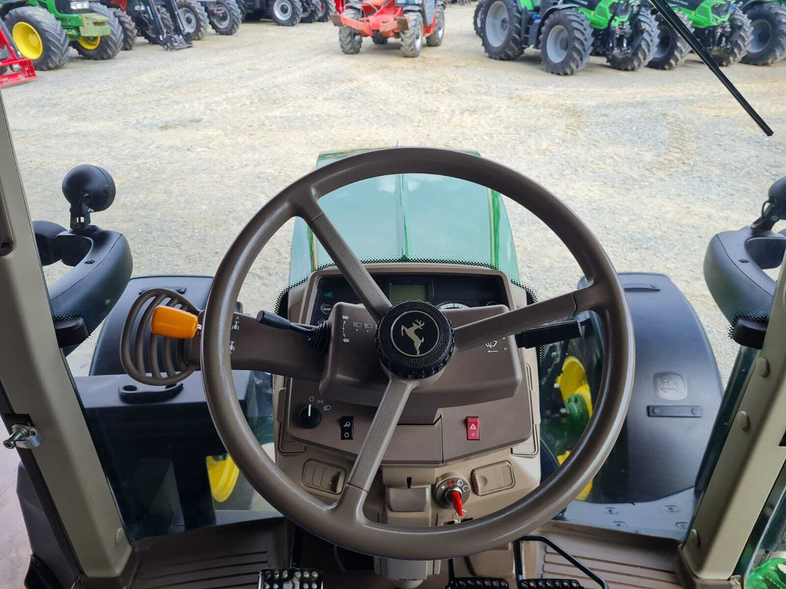 JOHN DEERE 6110M