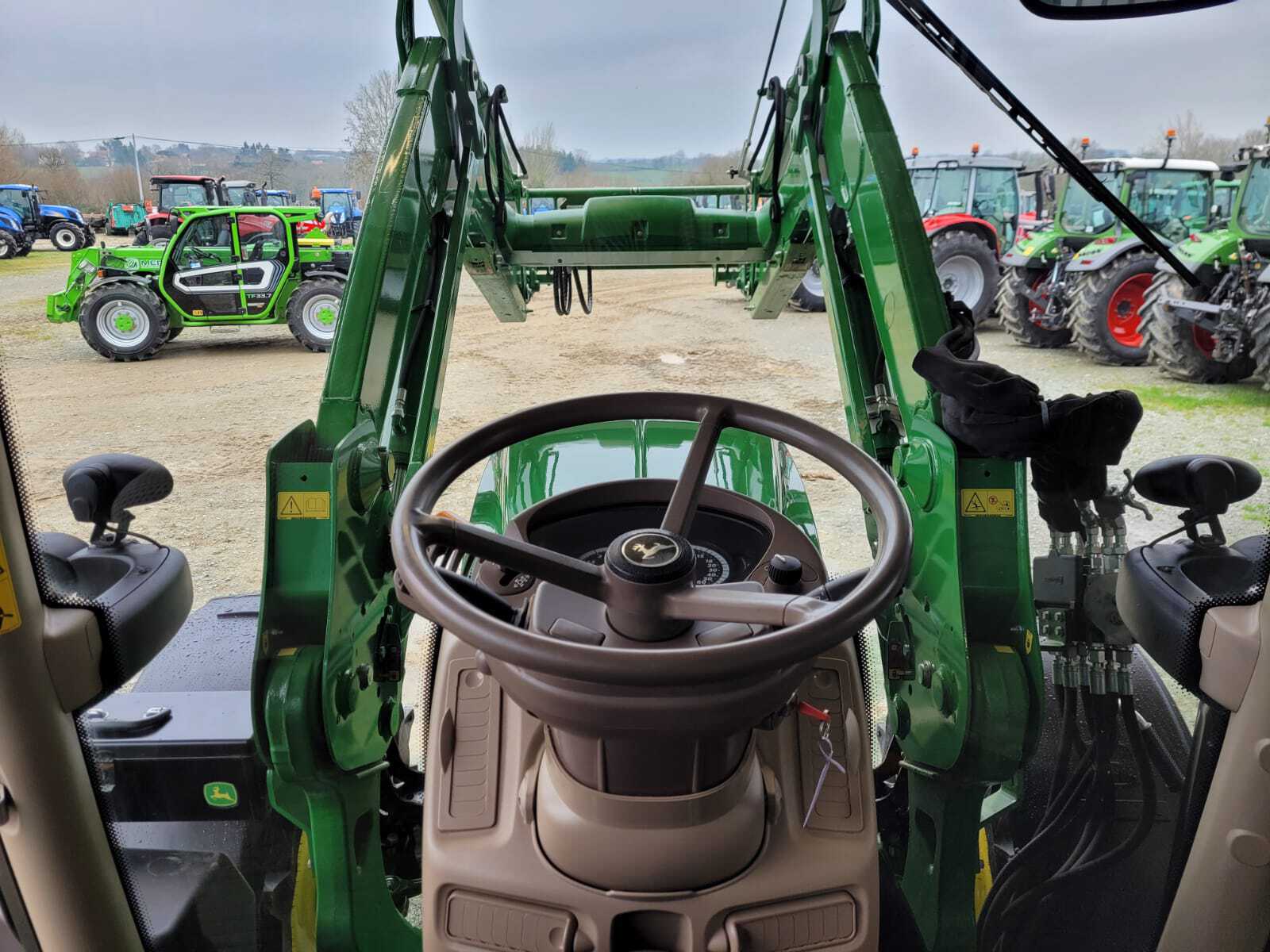 JOHN DEERE 6110R