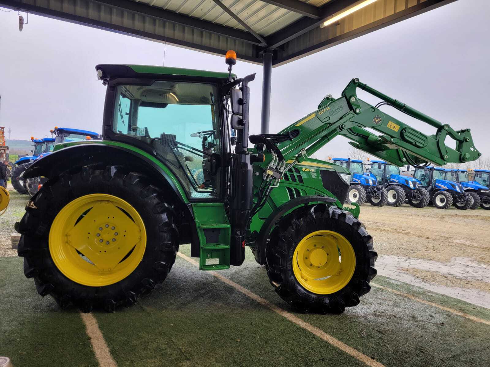 JOHN DEERE 6110R