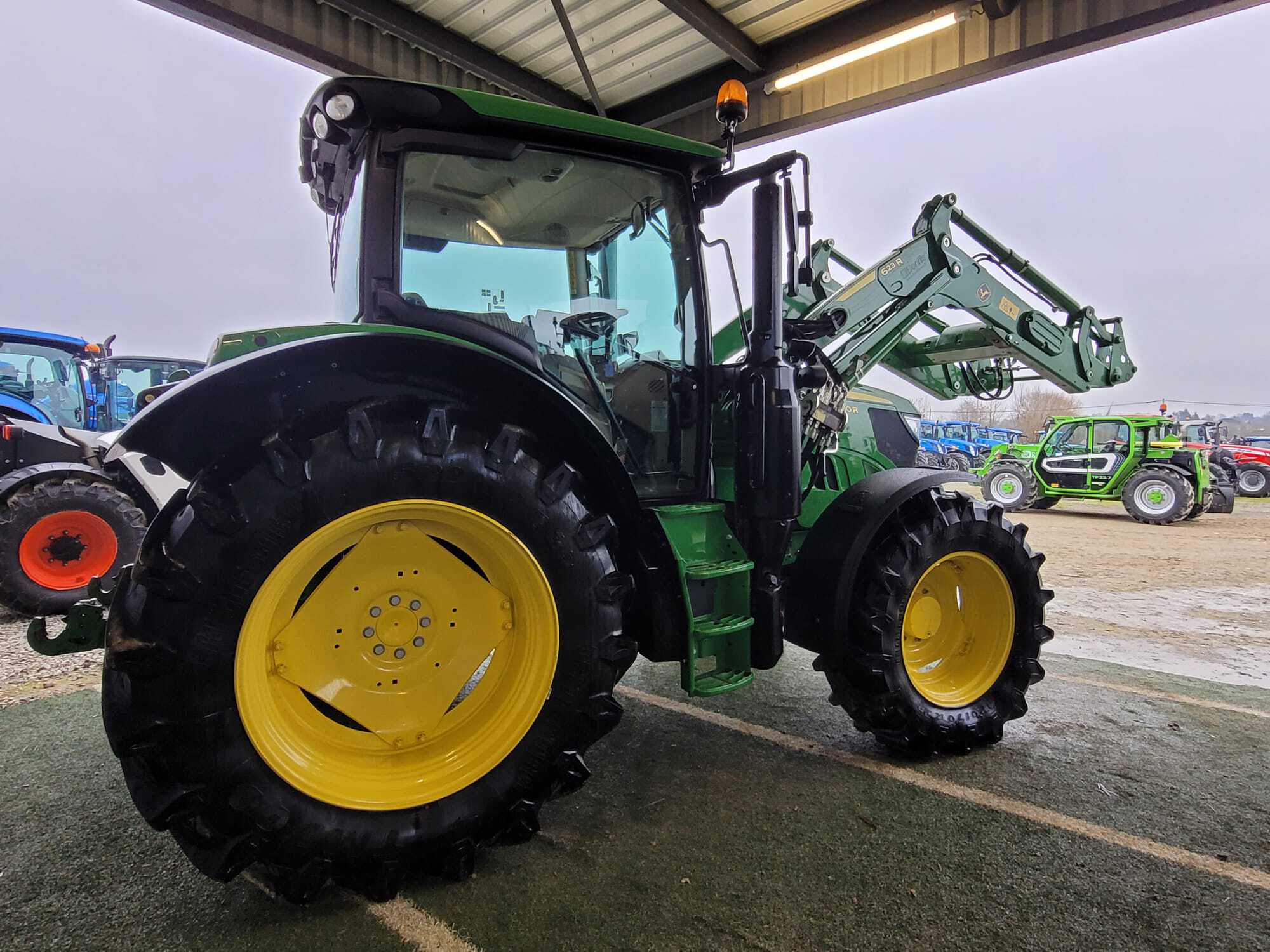 JOHN DEERE 6110R