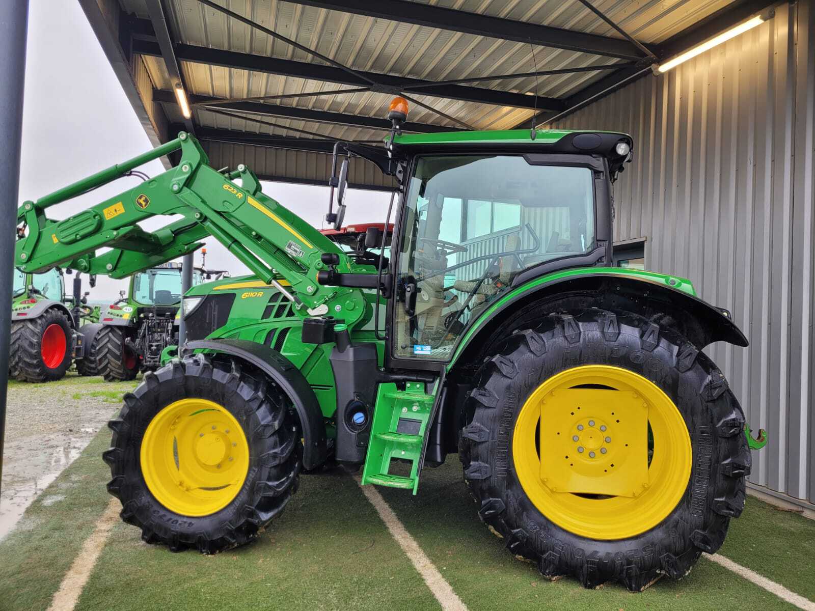 JOHN DEERE 6110R