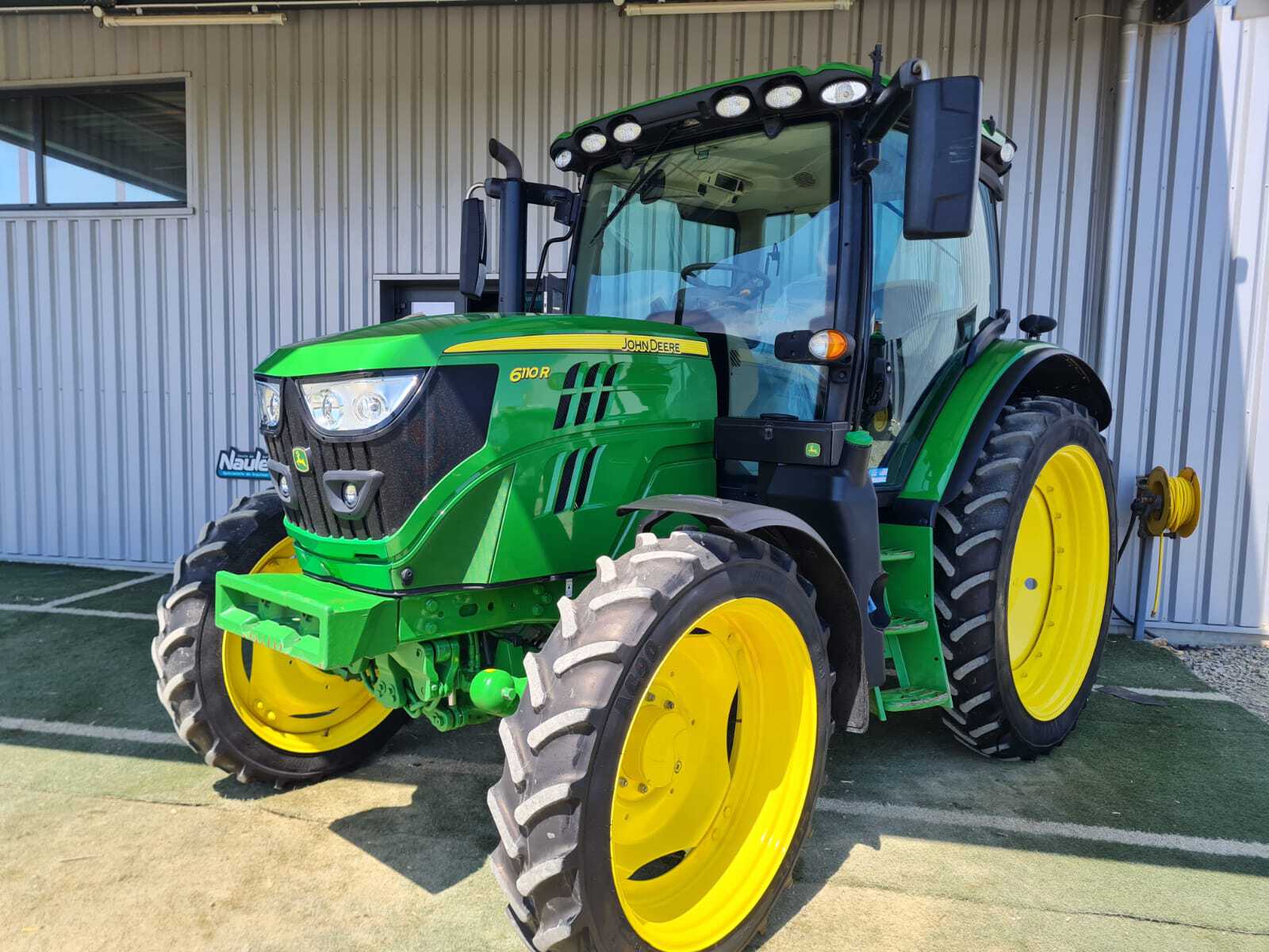 JOHN DEERE 6110R