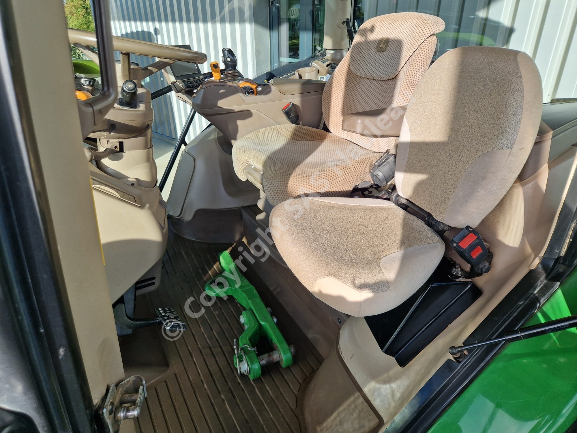 JOHN DEERE 6110R