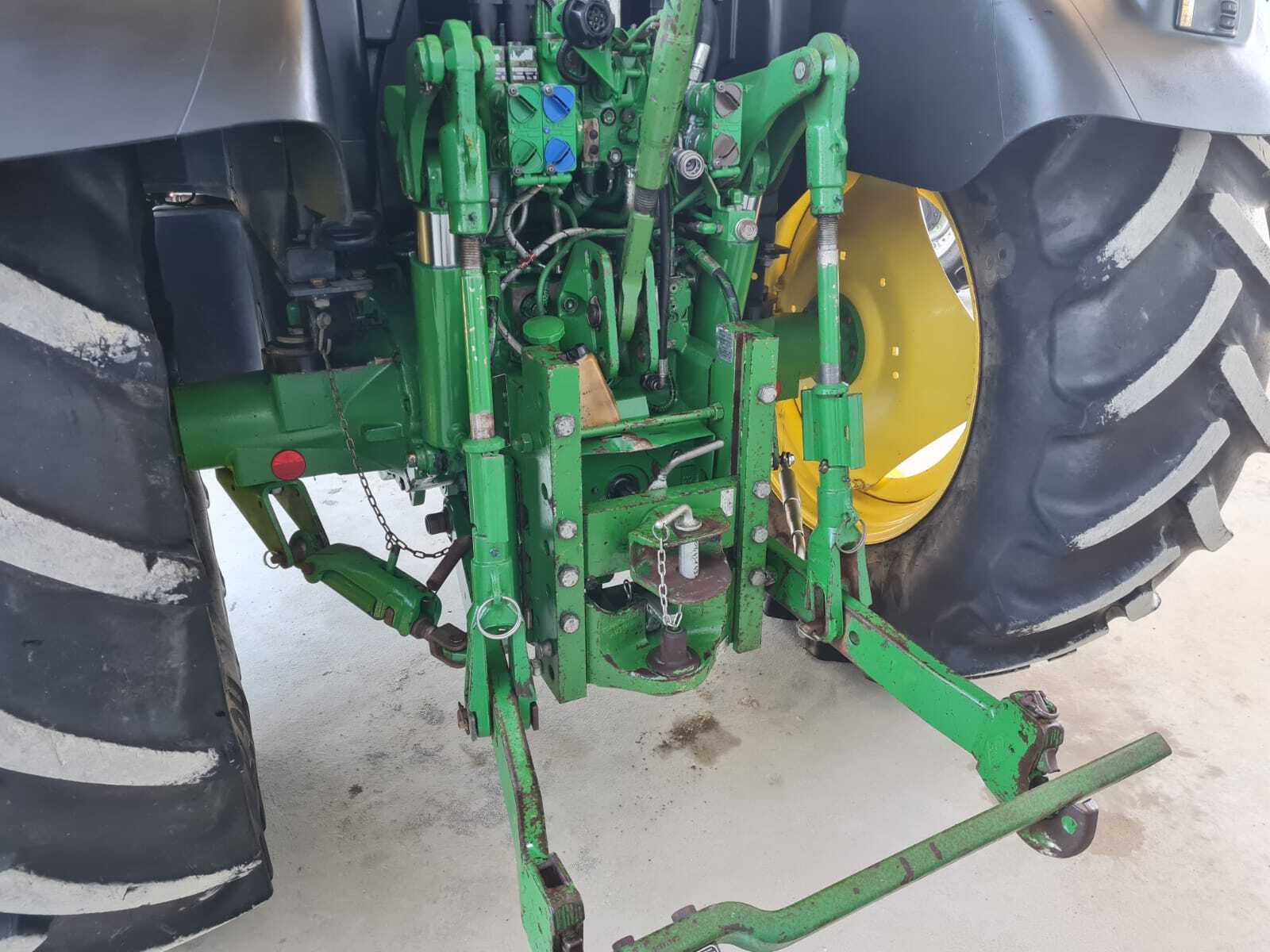 JOHN DEERE 6115R