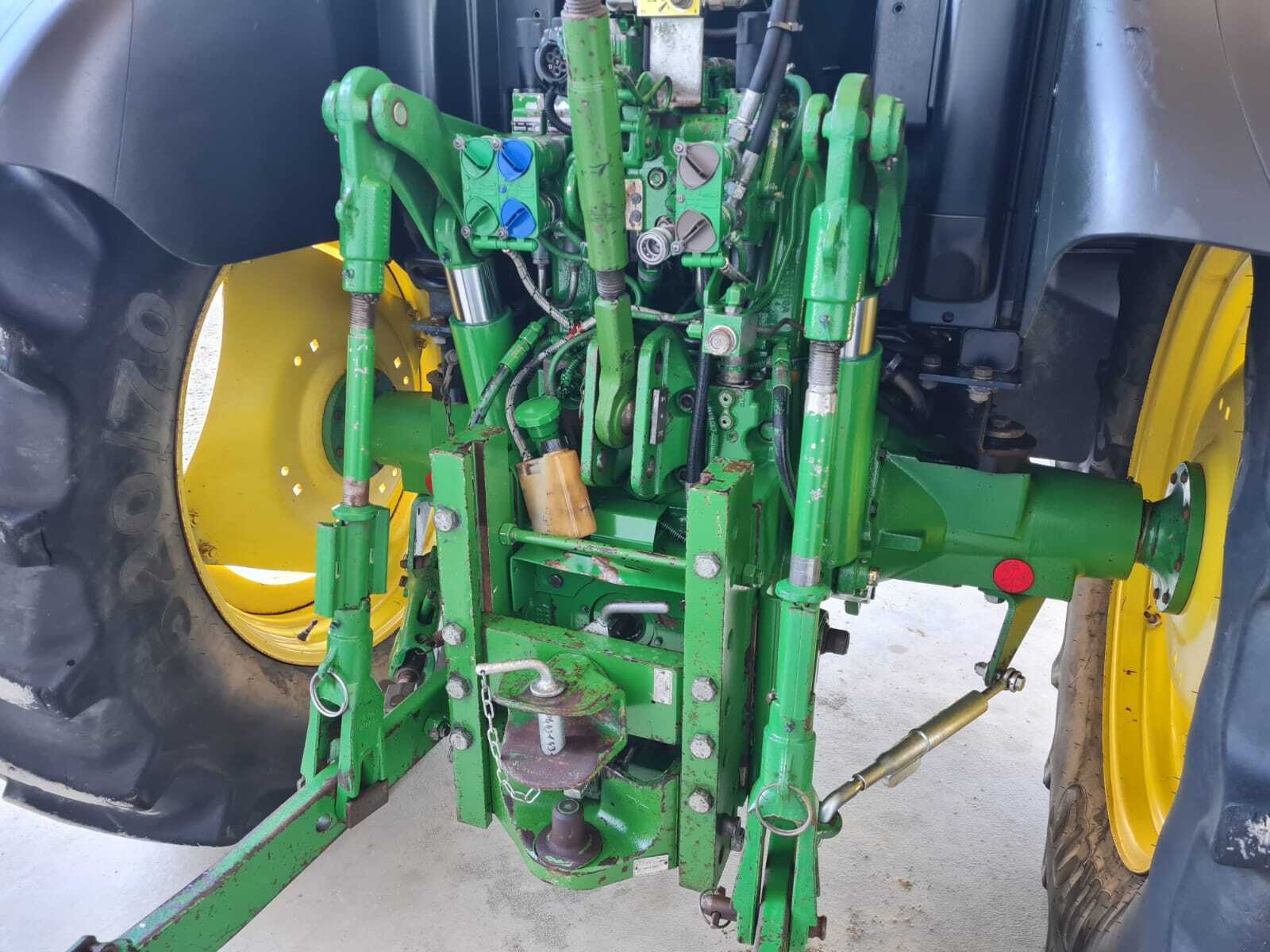 JOHN DEERE 6115R