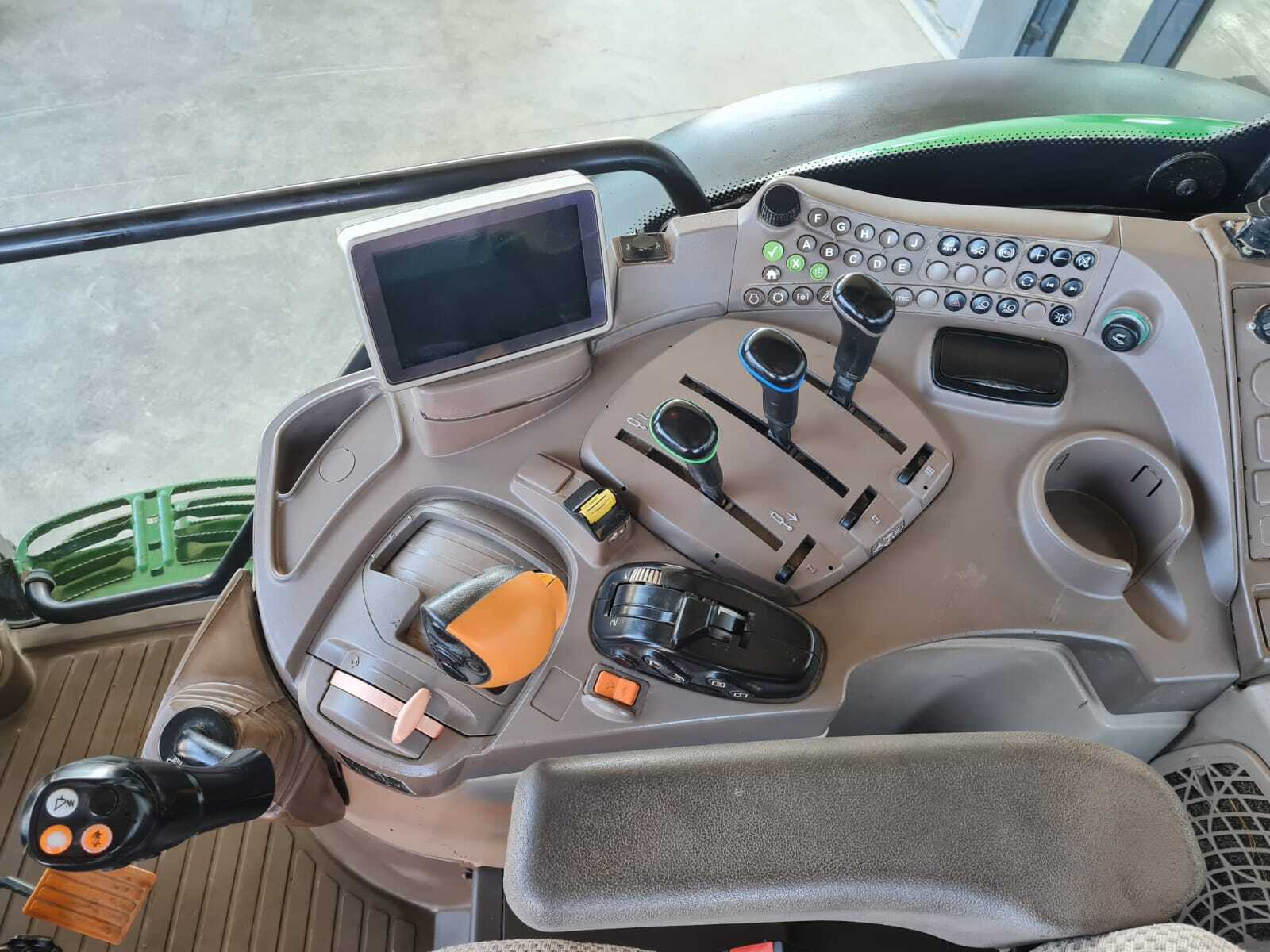 JOHN DEERE 6115R