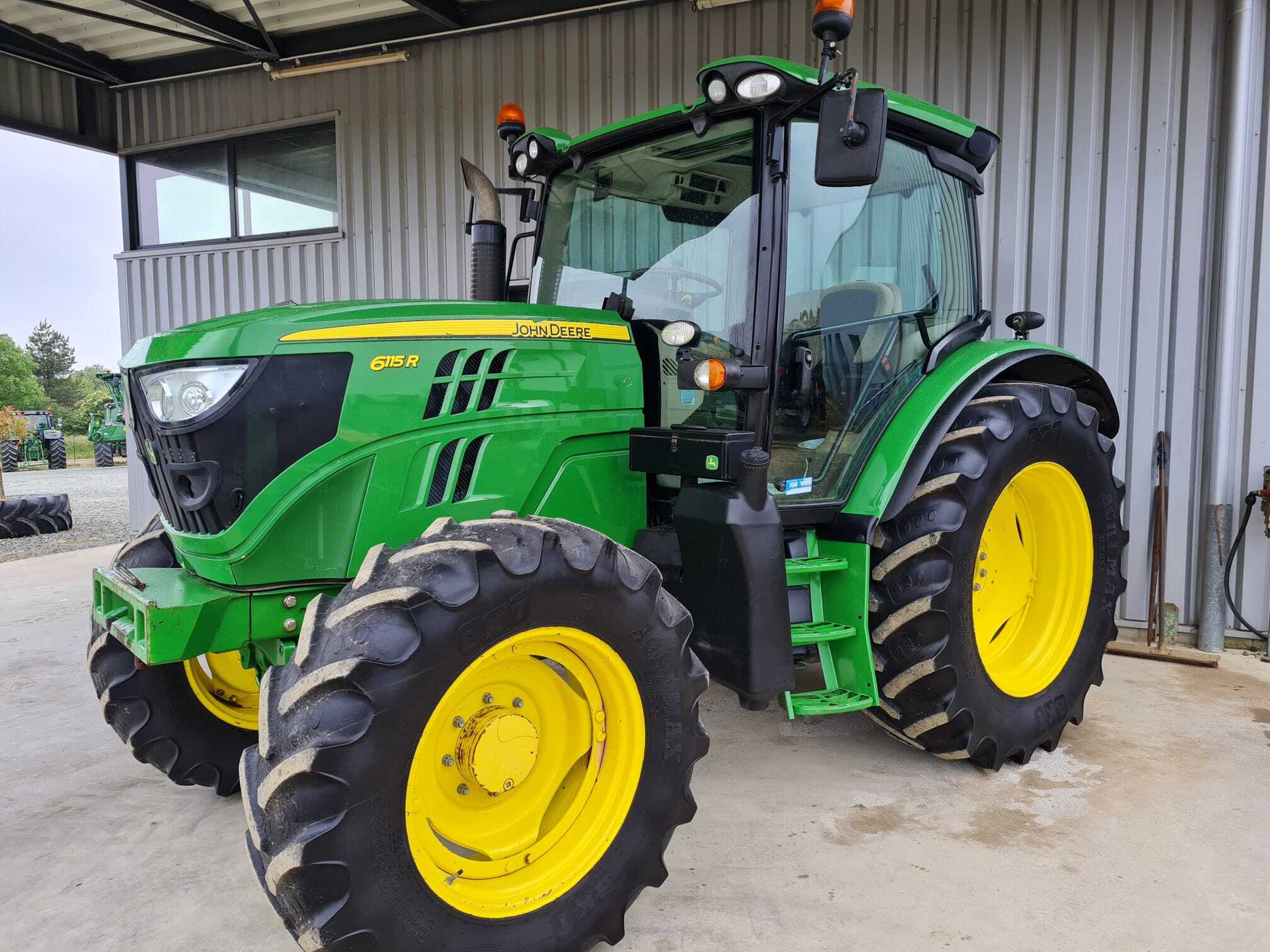 JOHN DEERE 6115R