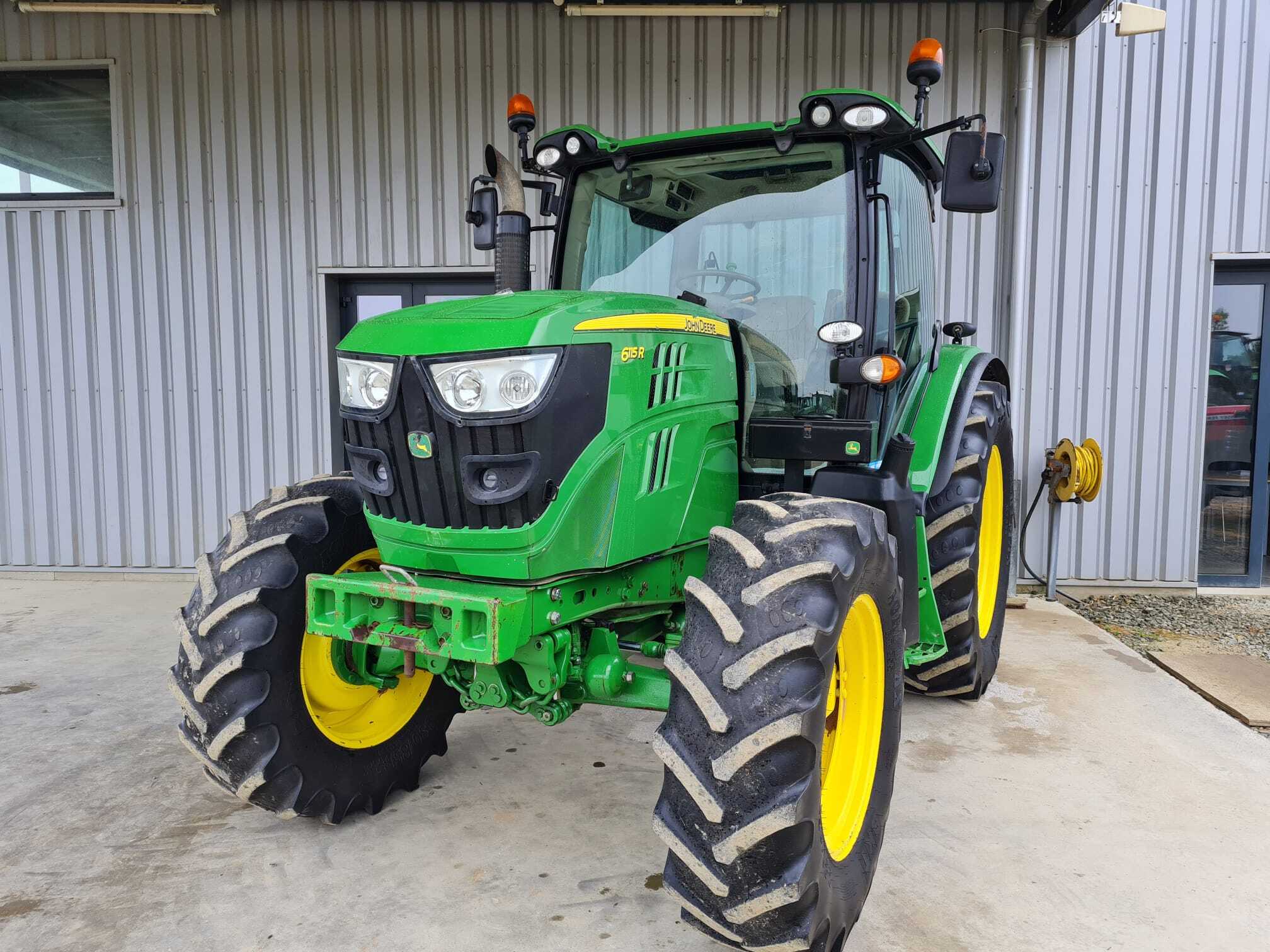 JOHN DEERE 6115R
