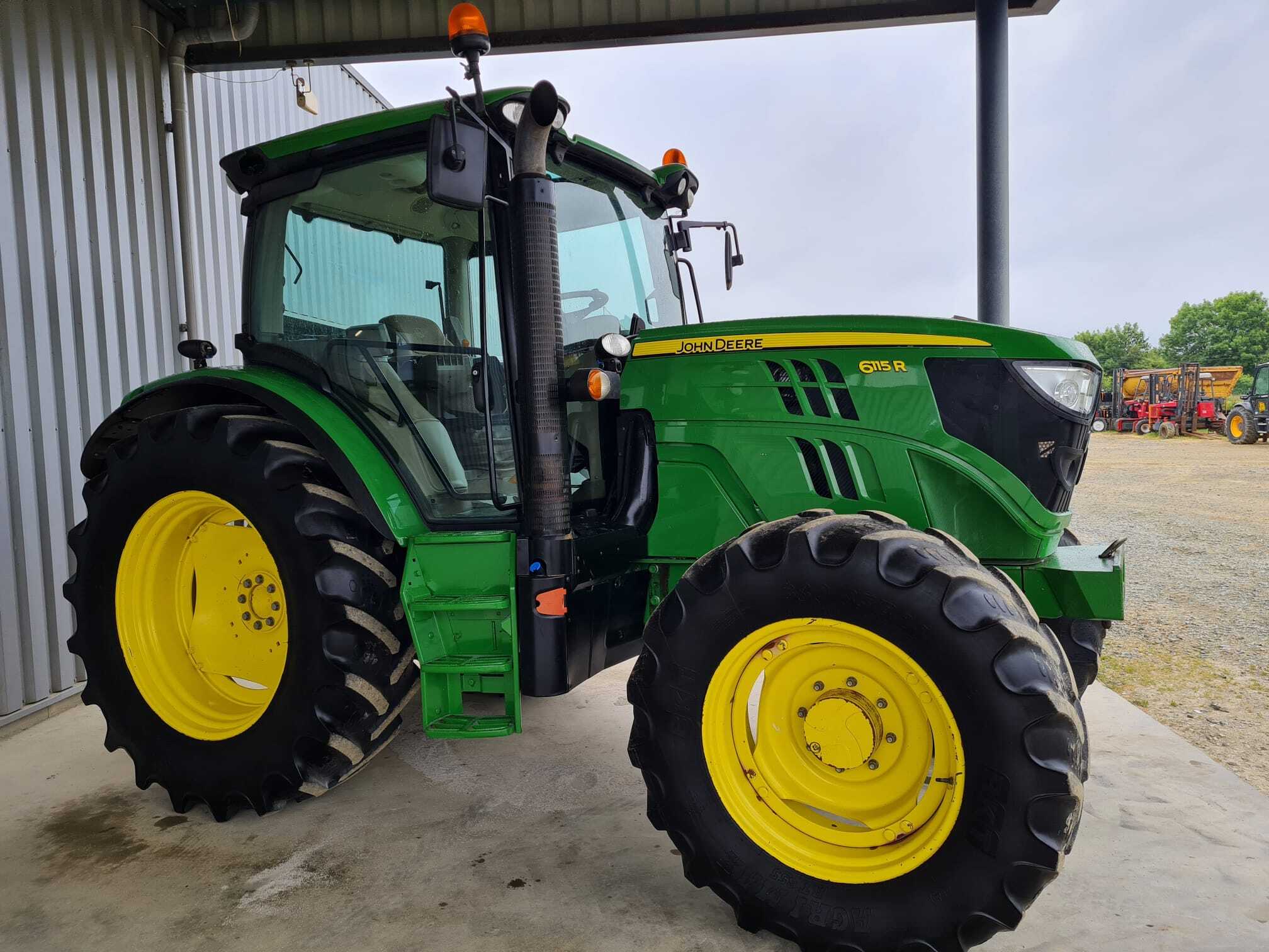 JOHN DEERE 6115R