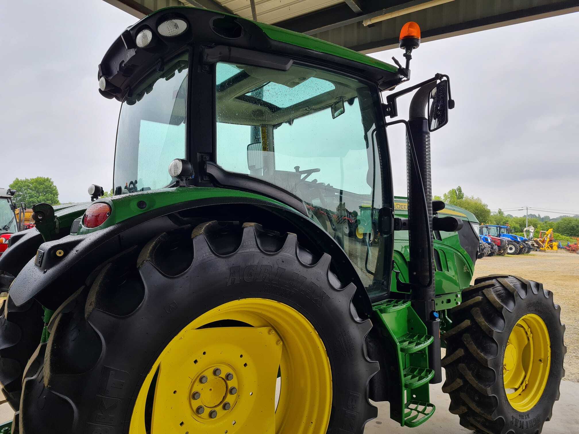 JOHN DEERE 6115R