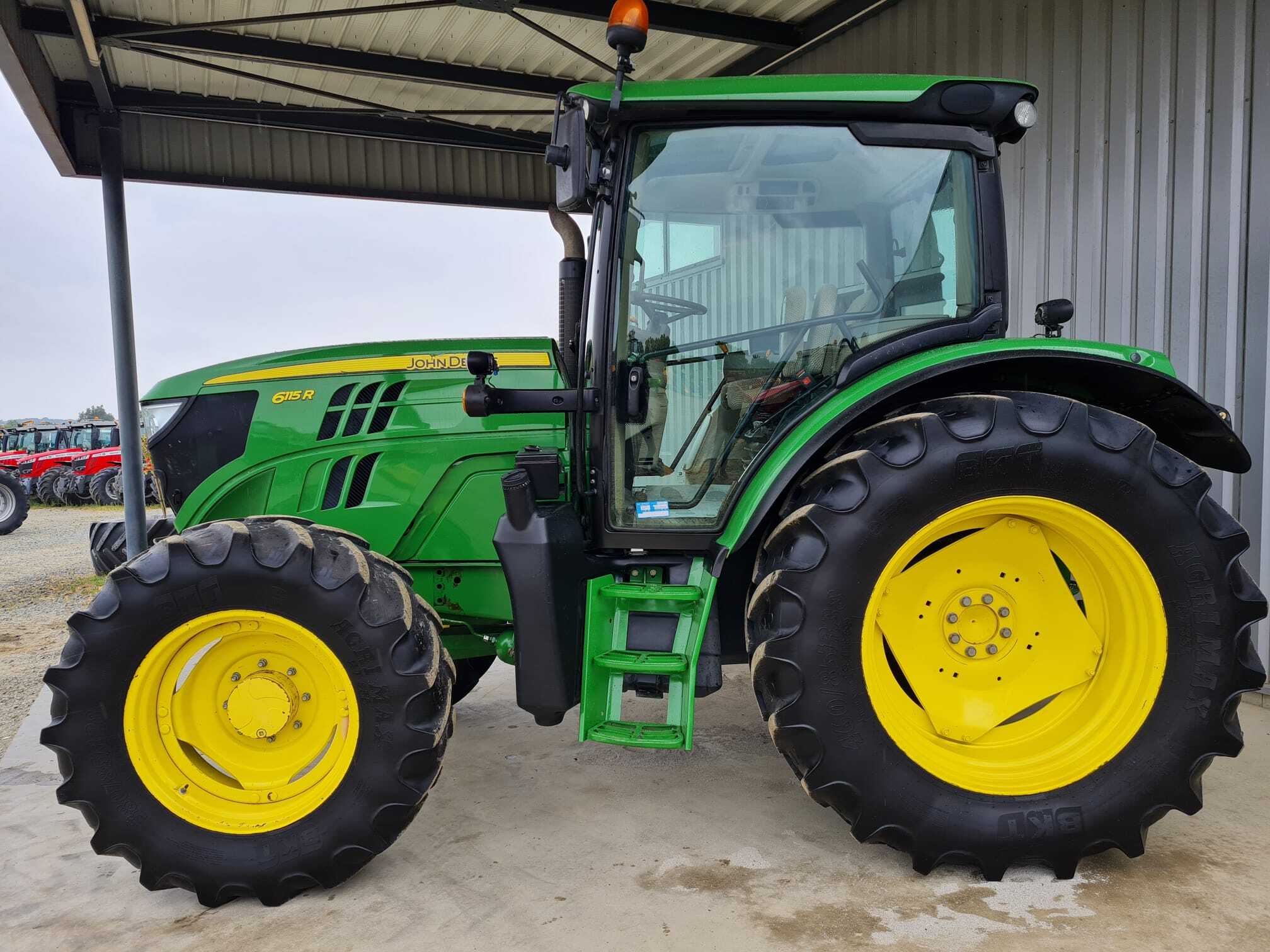 JOHN DEERE 6115R