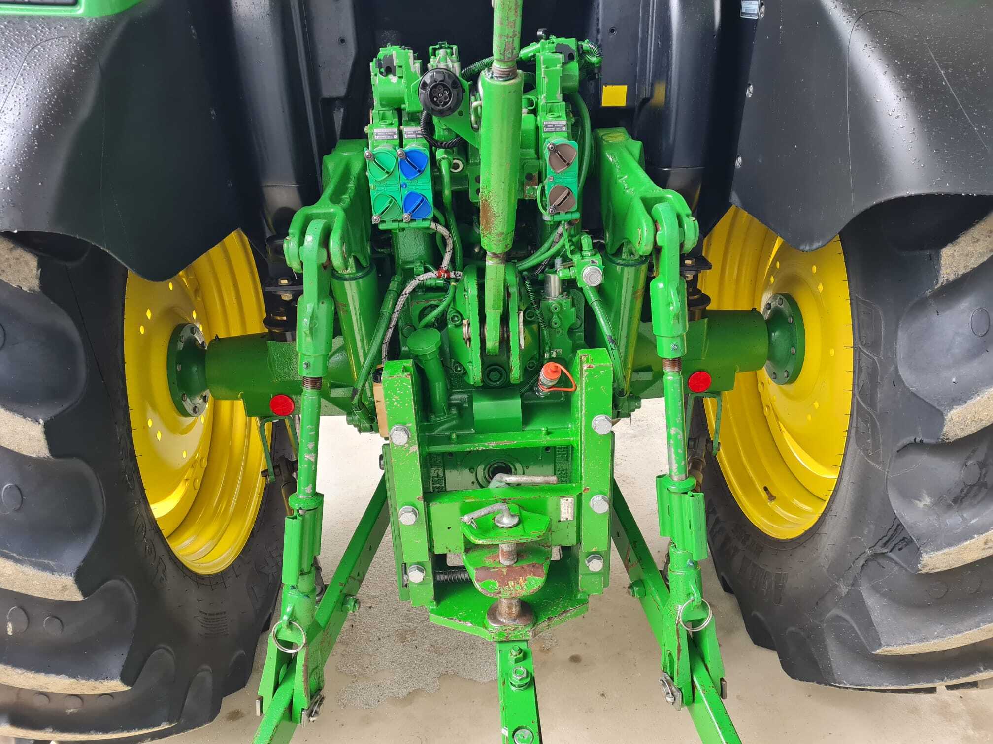 JOHN DEERE 6115R