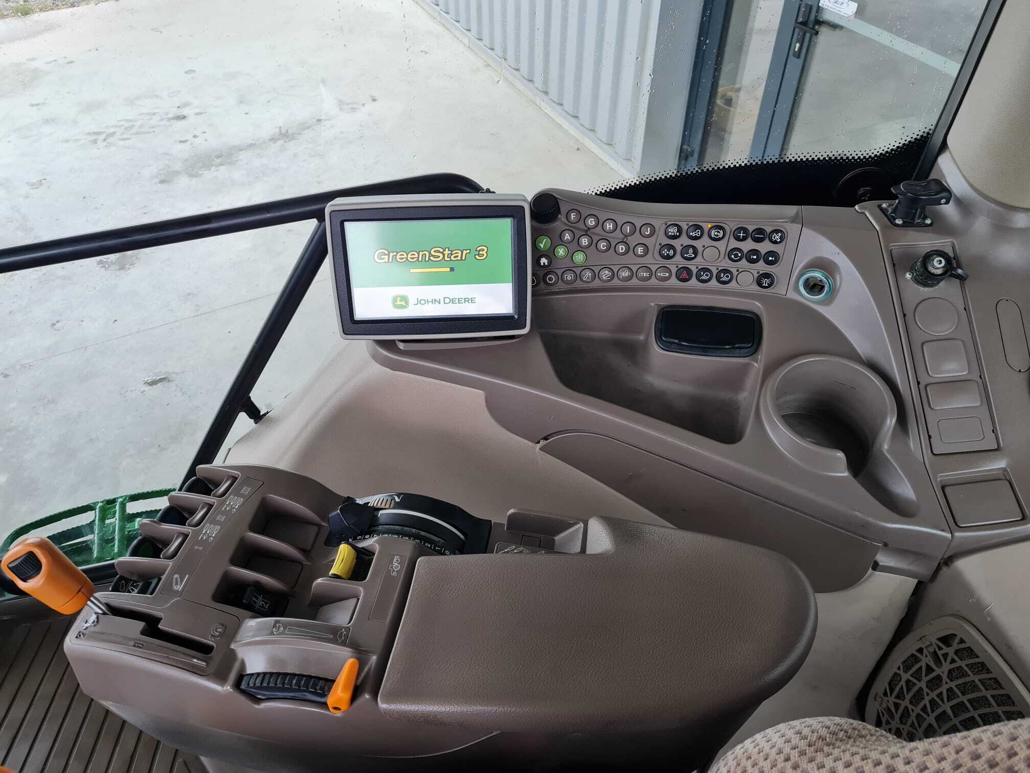 JOHN DEERE 6115R