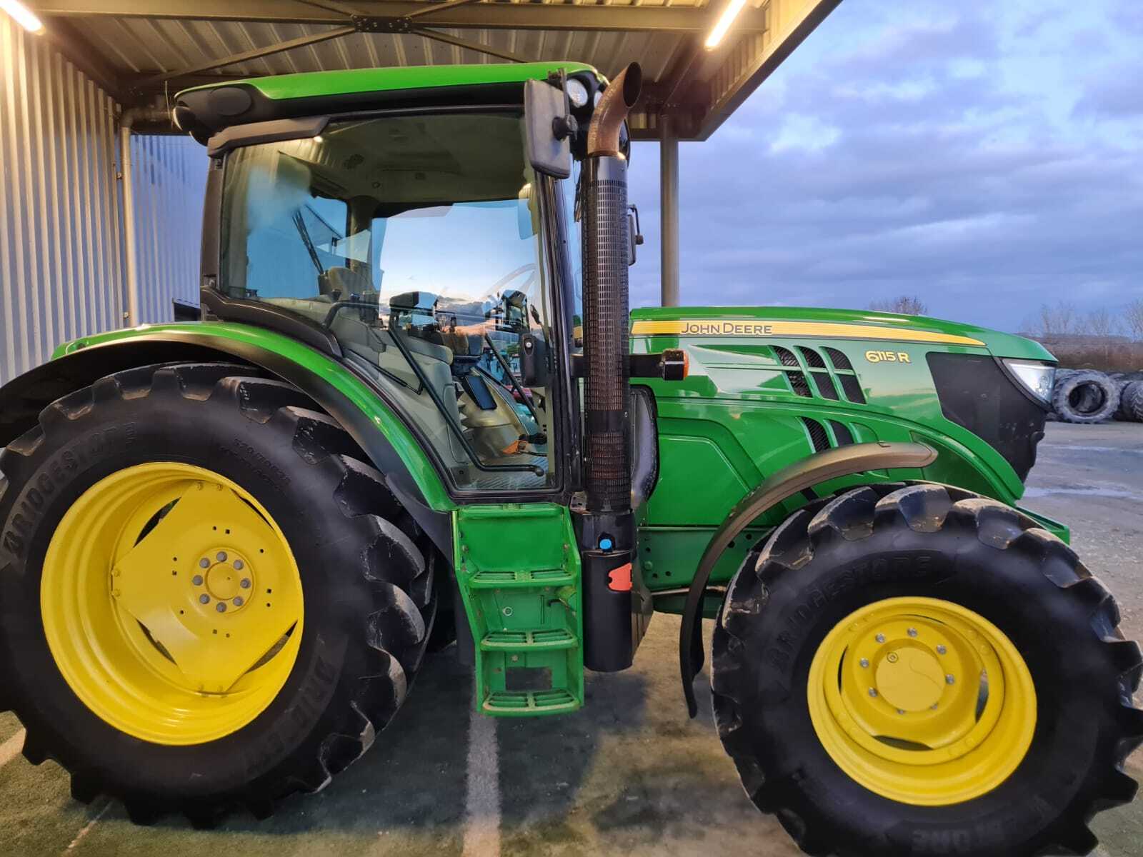 JOHN DEERE 6115R