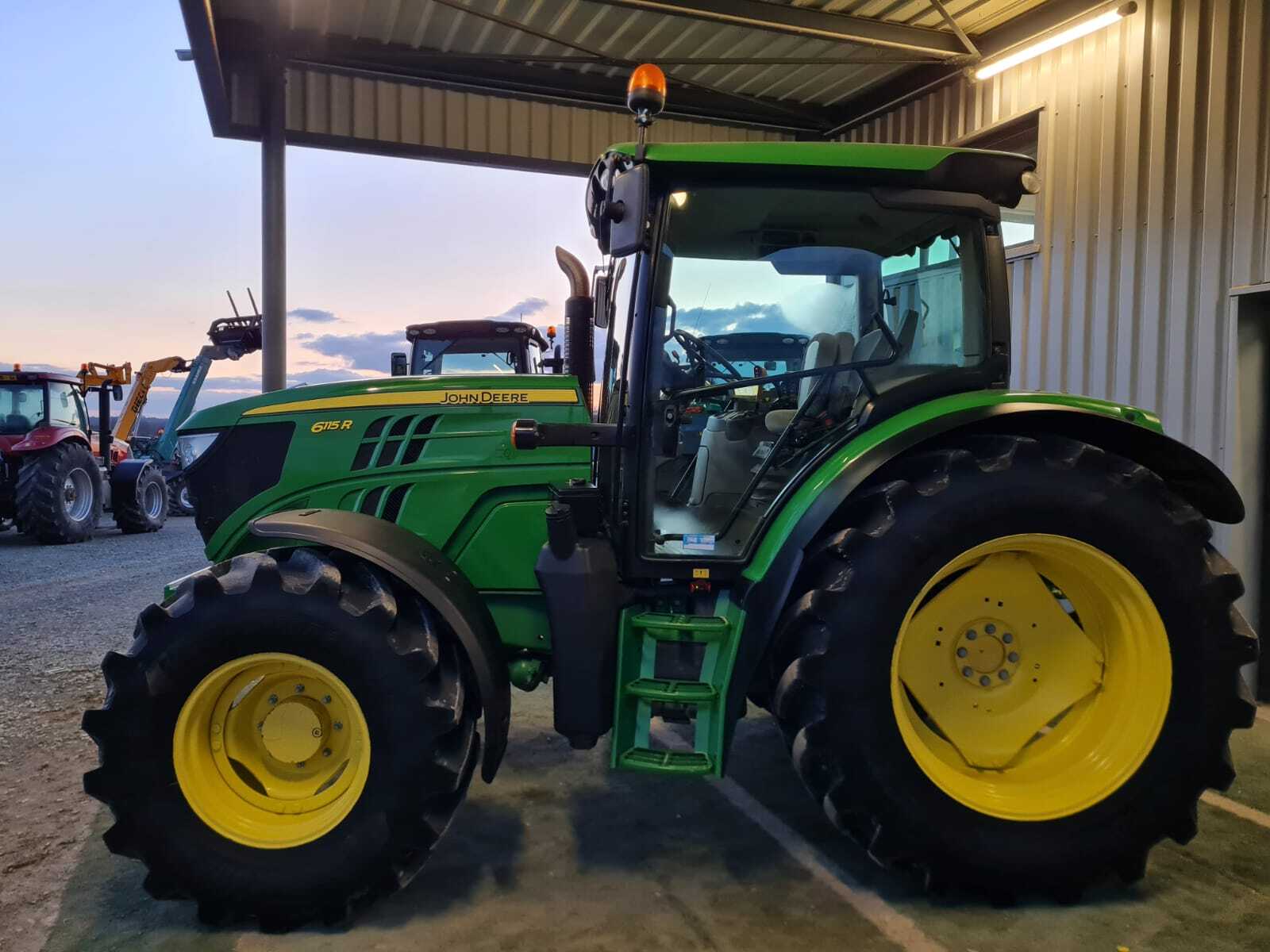 JOHN DEERE 6115R