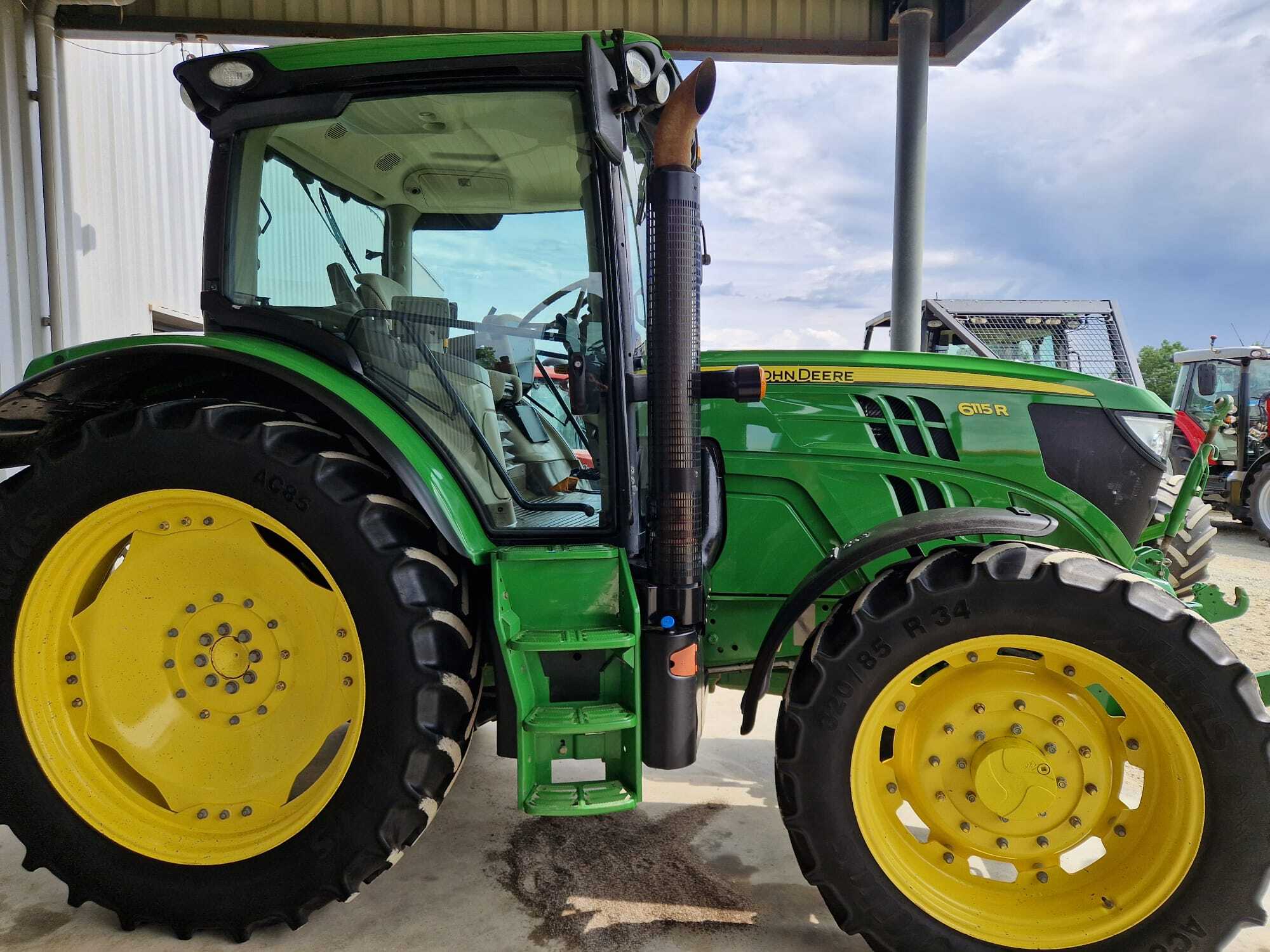 JOHN DEERE 6115R POWERQUAD