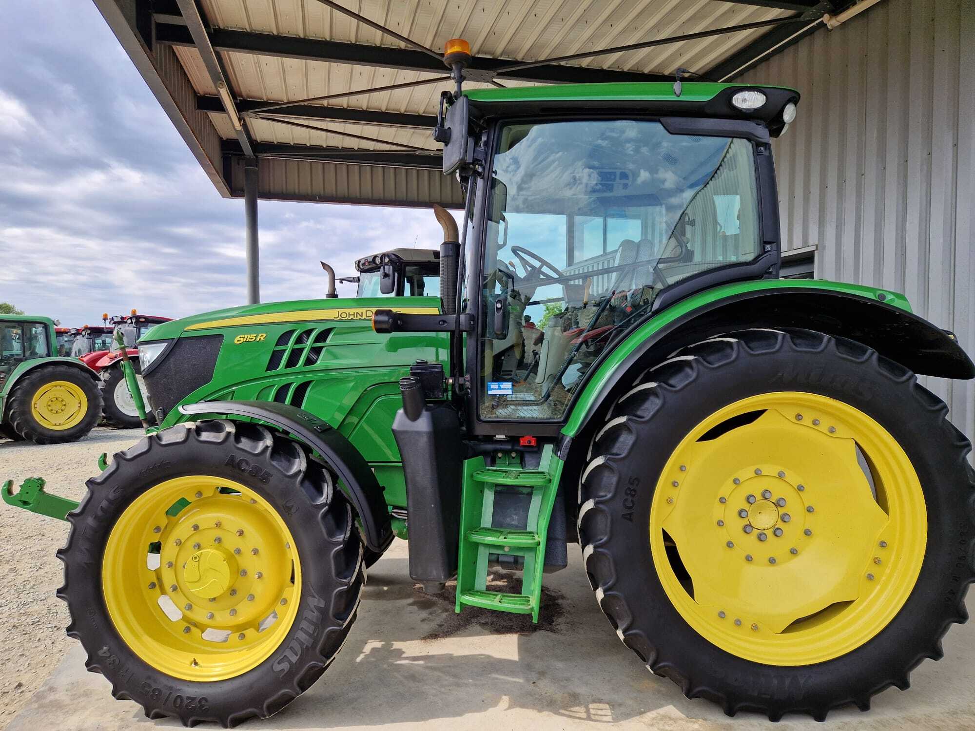 JOHN DEERE 6115R POWERQUAD