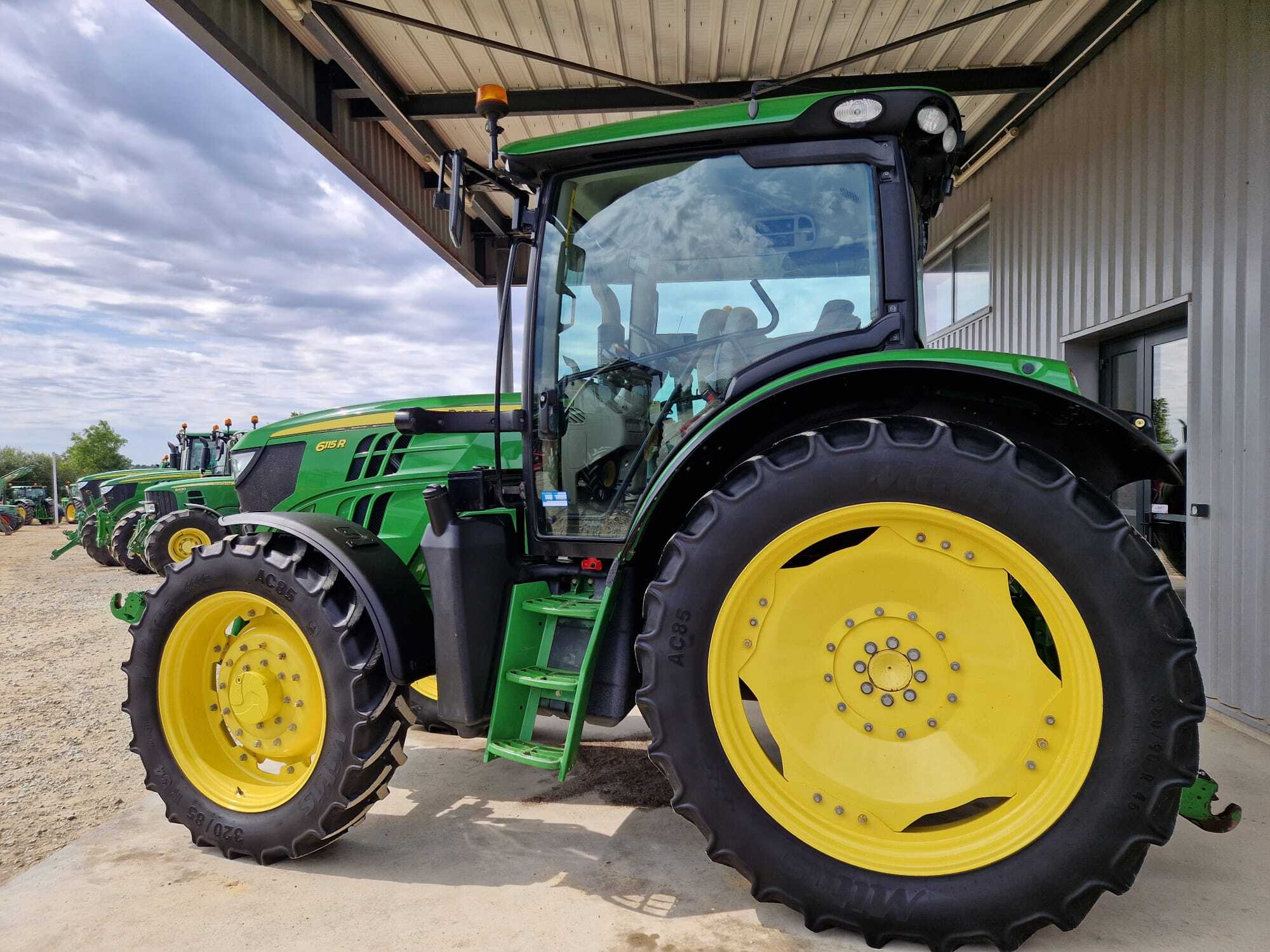 JOHN DEERE 6115R POWERQUAD