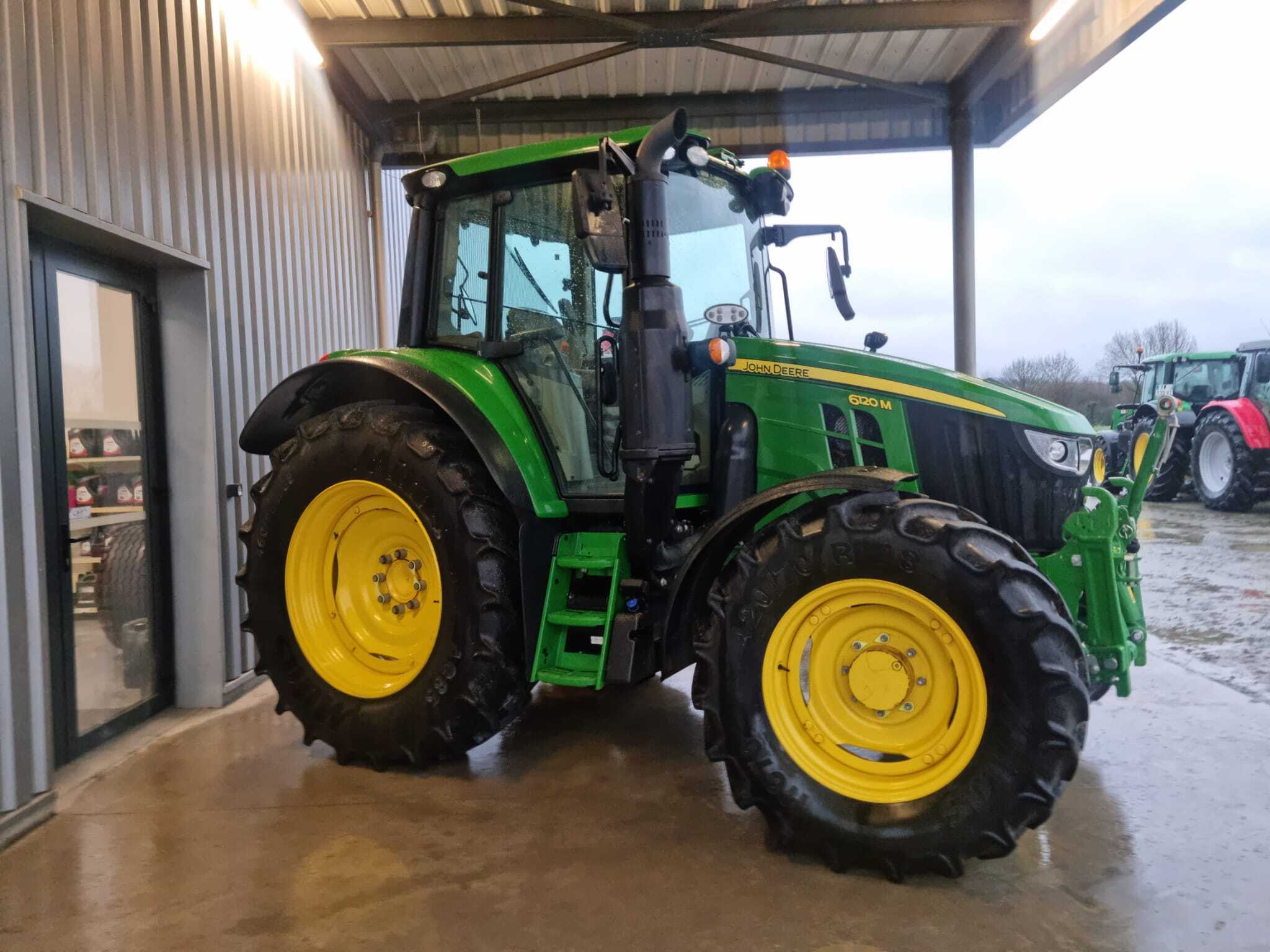 JOHN DEERE 6120M
