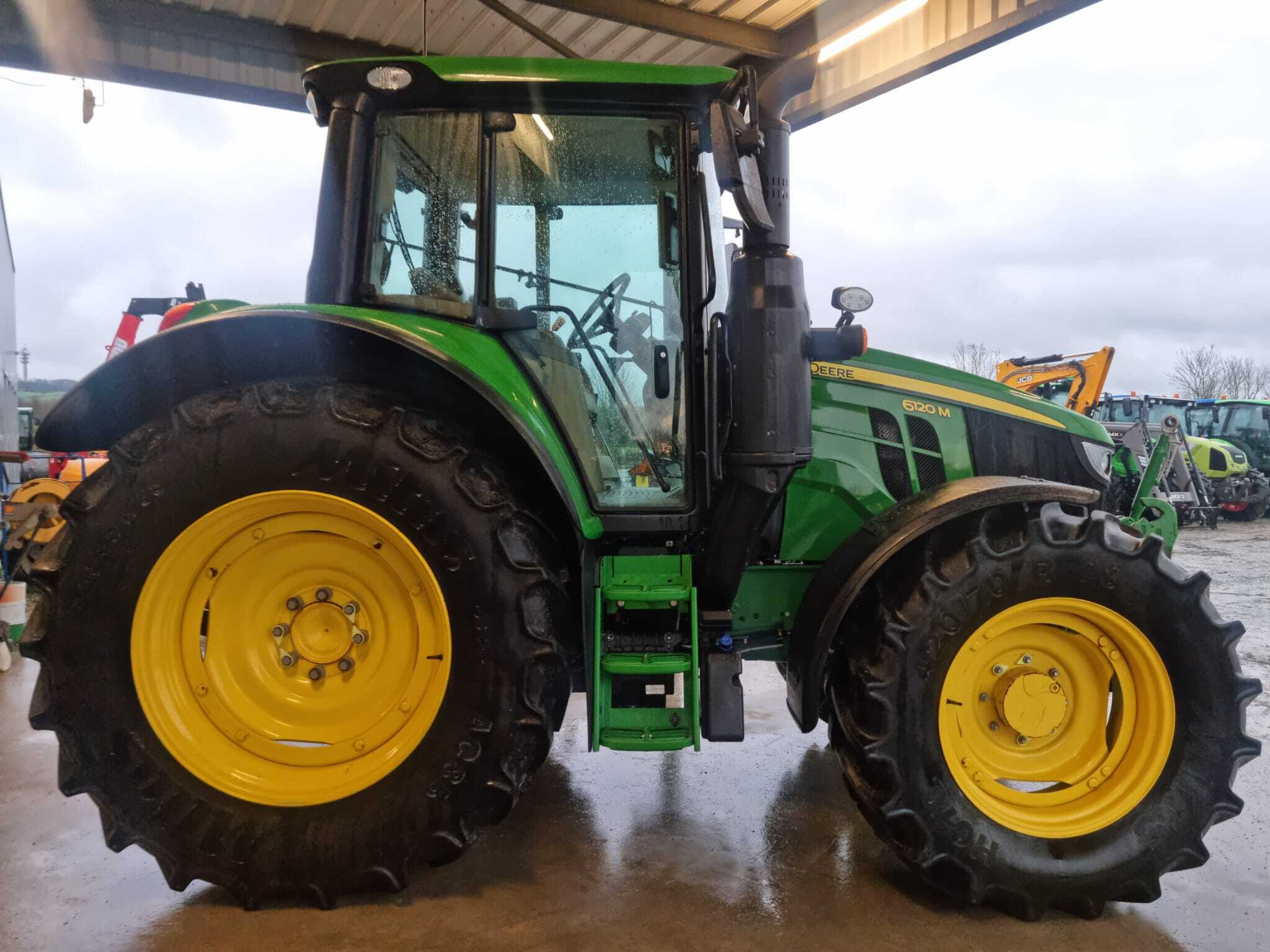 JOHN DEERE 6120M