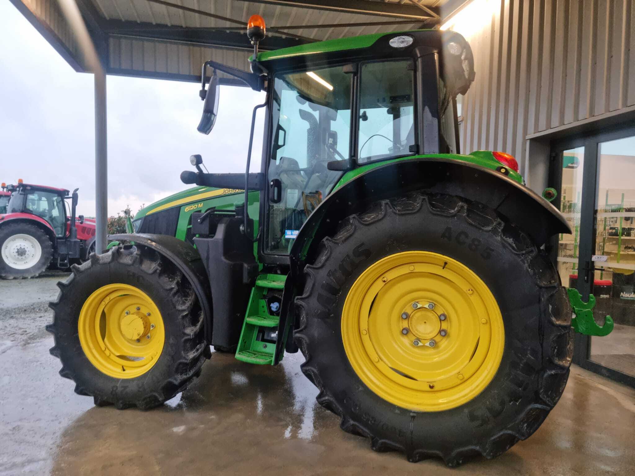 JOHN DEERE 6120M