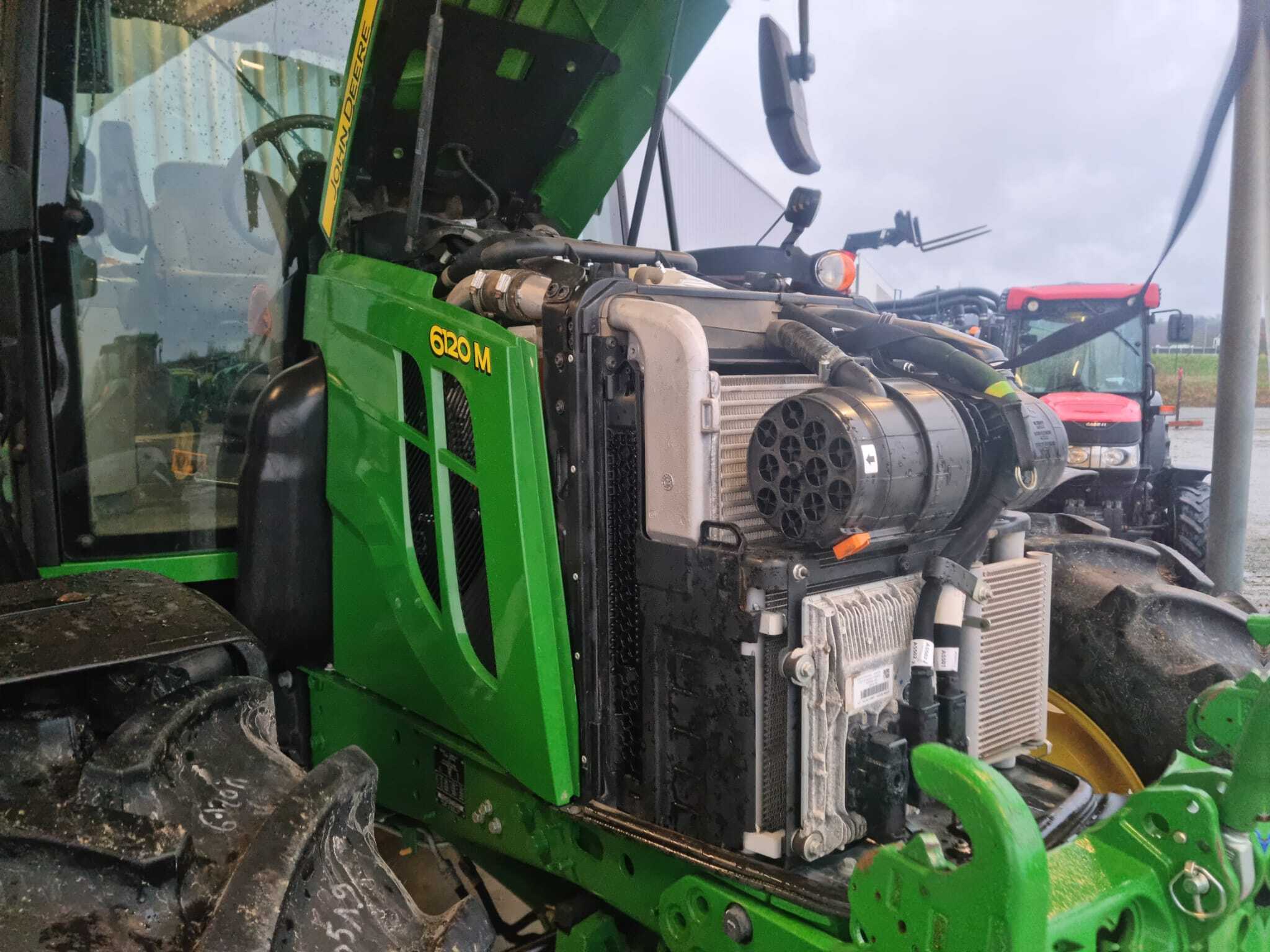JOHN DEERE 6120M