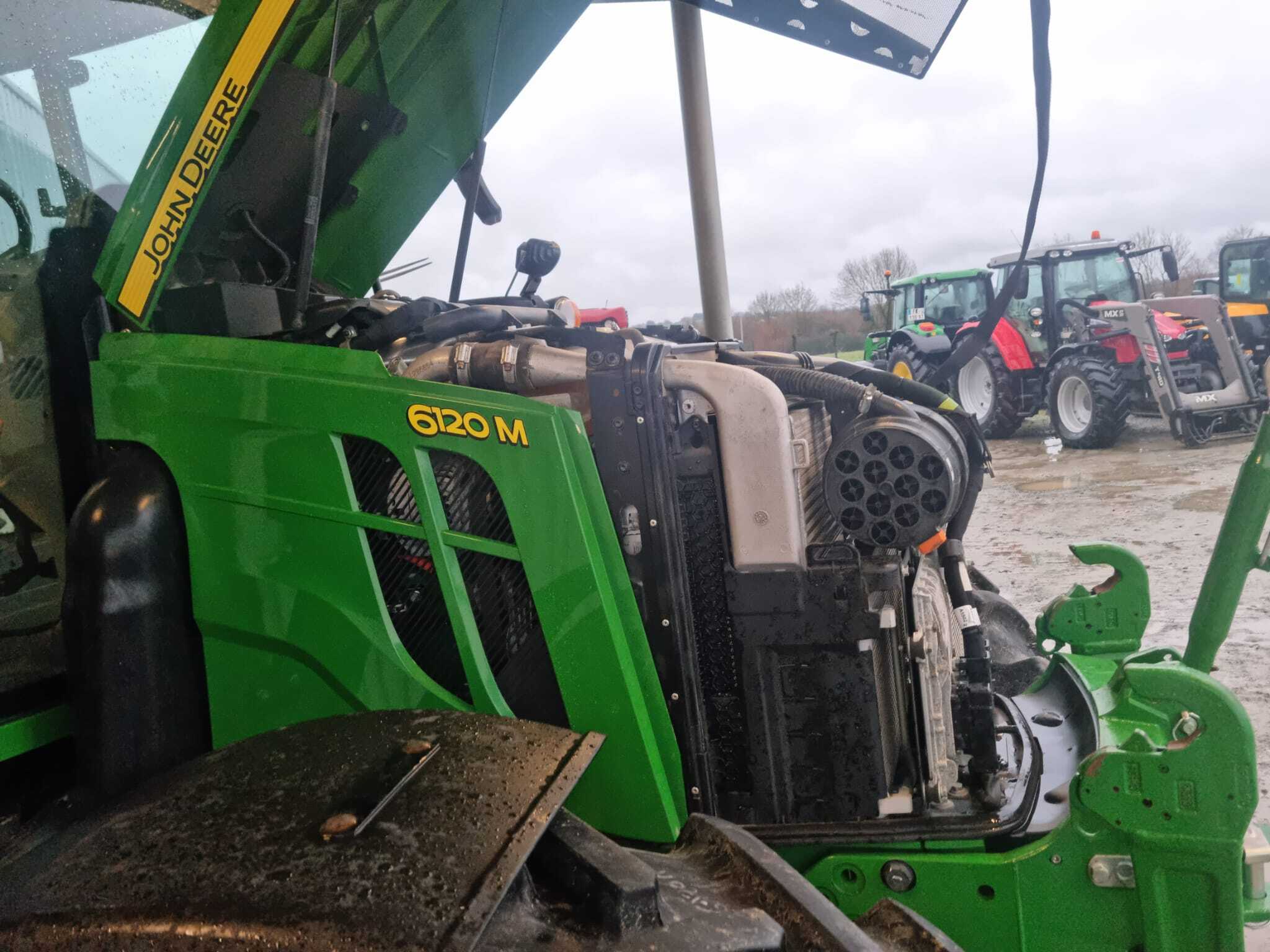 JOHN DEERE 6120M