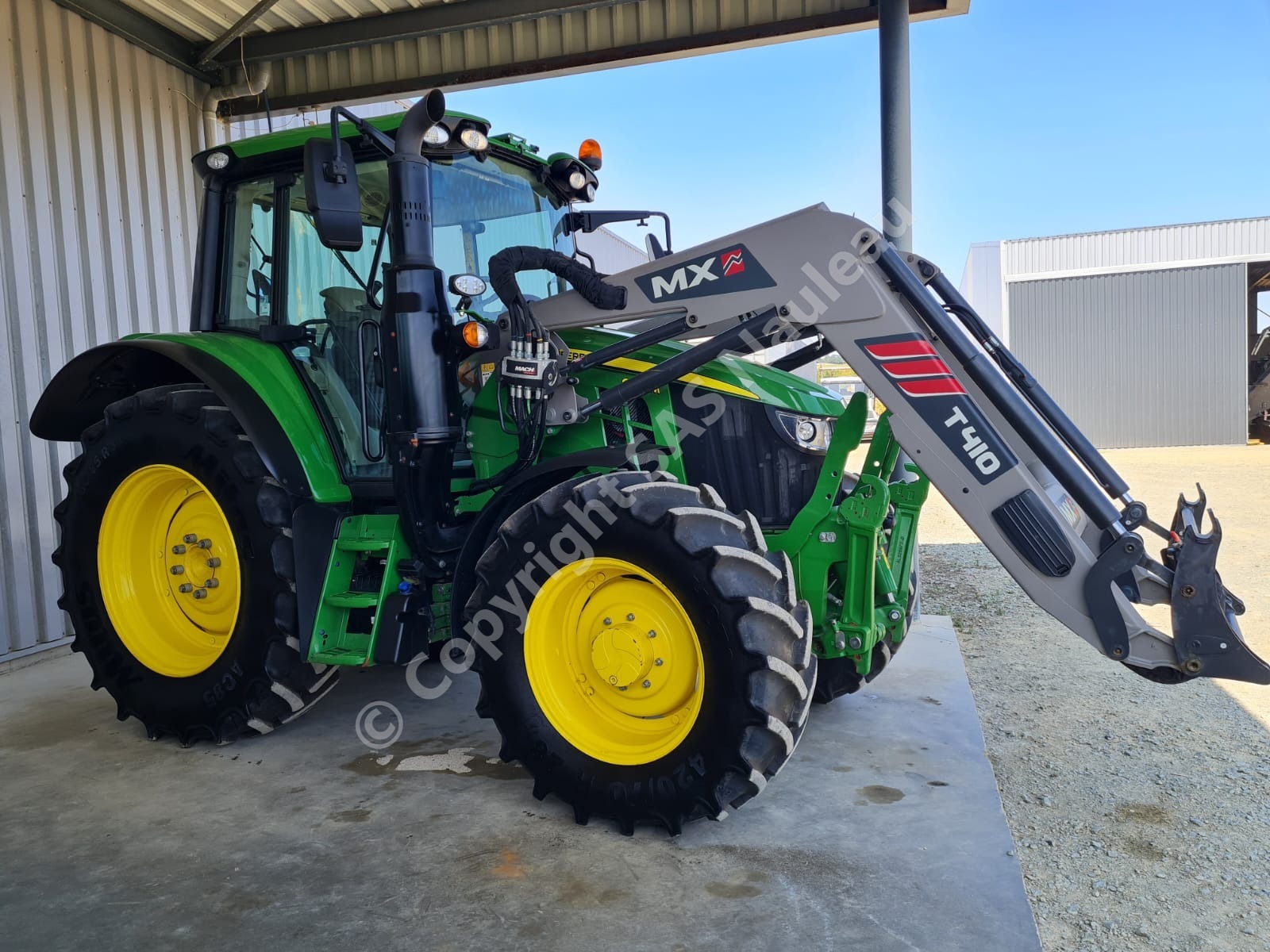 JOHN DEERE 6120M