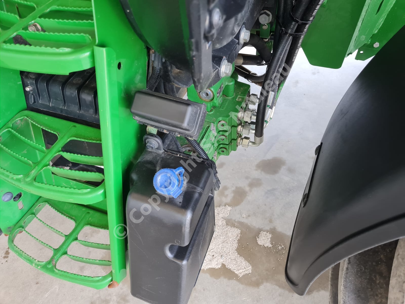 JOHN DEERE 6120M